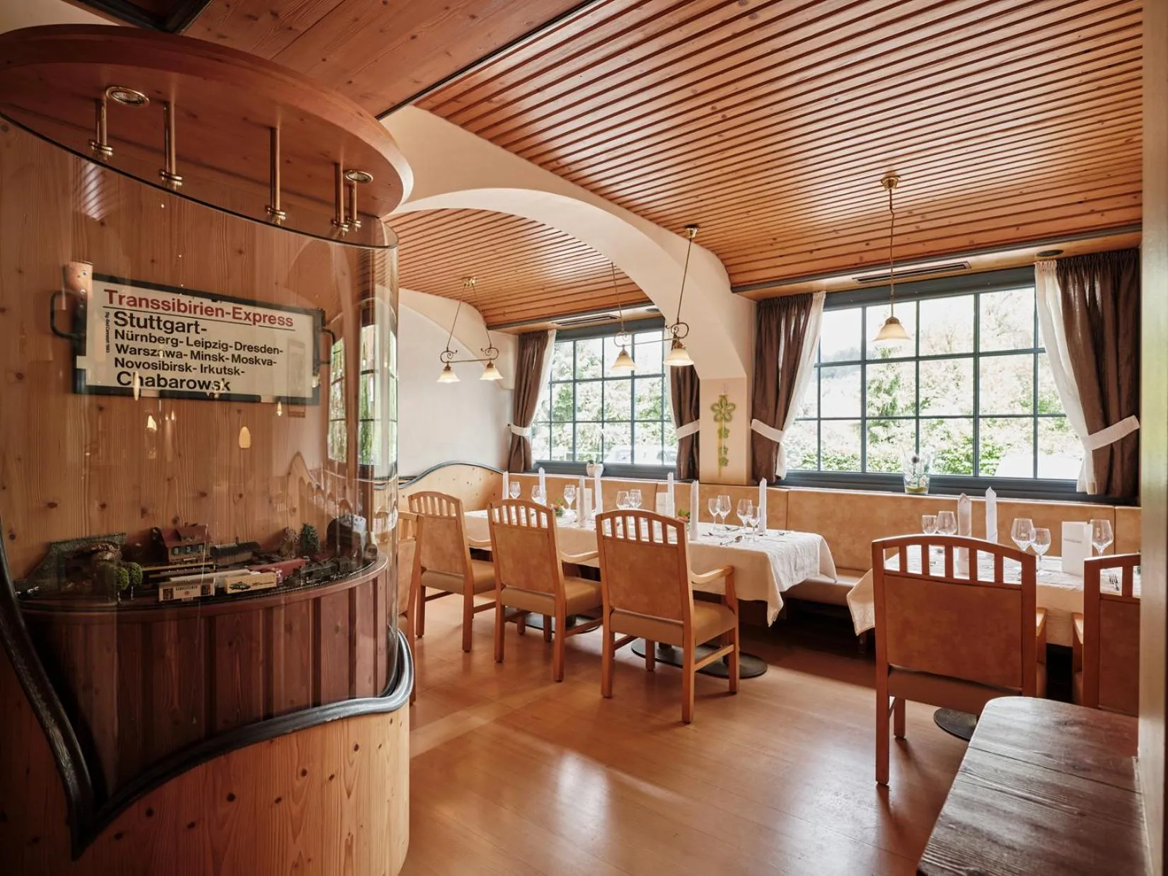 Restaurant/places to eat in Badhotel Restaurant Stauferland