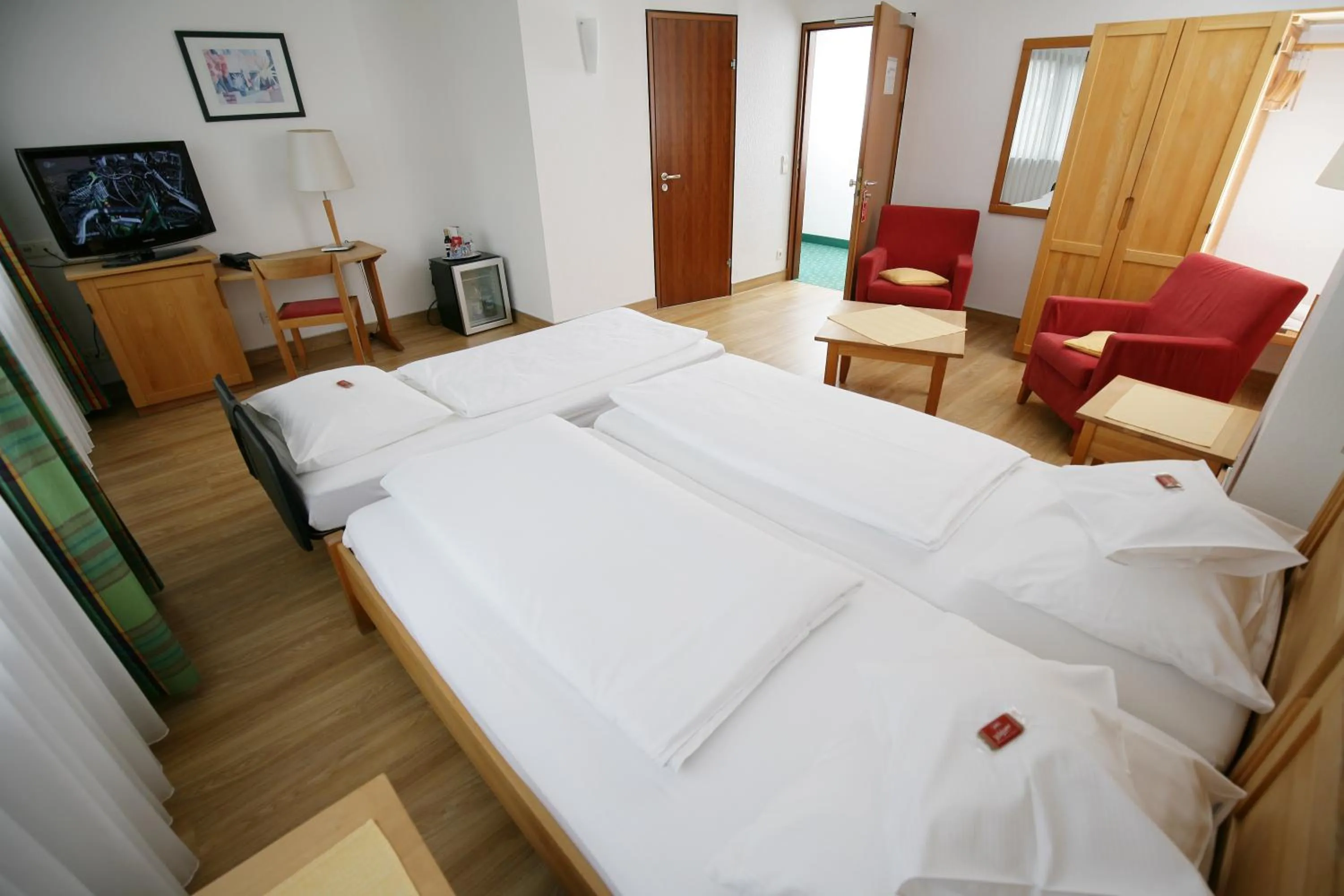 Photo of the whole room, Bed in Badhotel Restaurant Stauferland