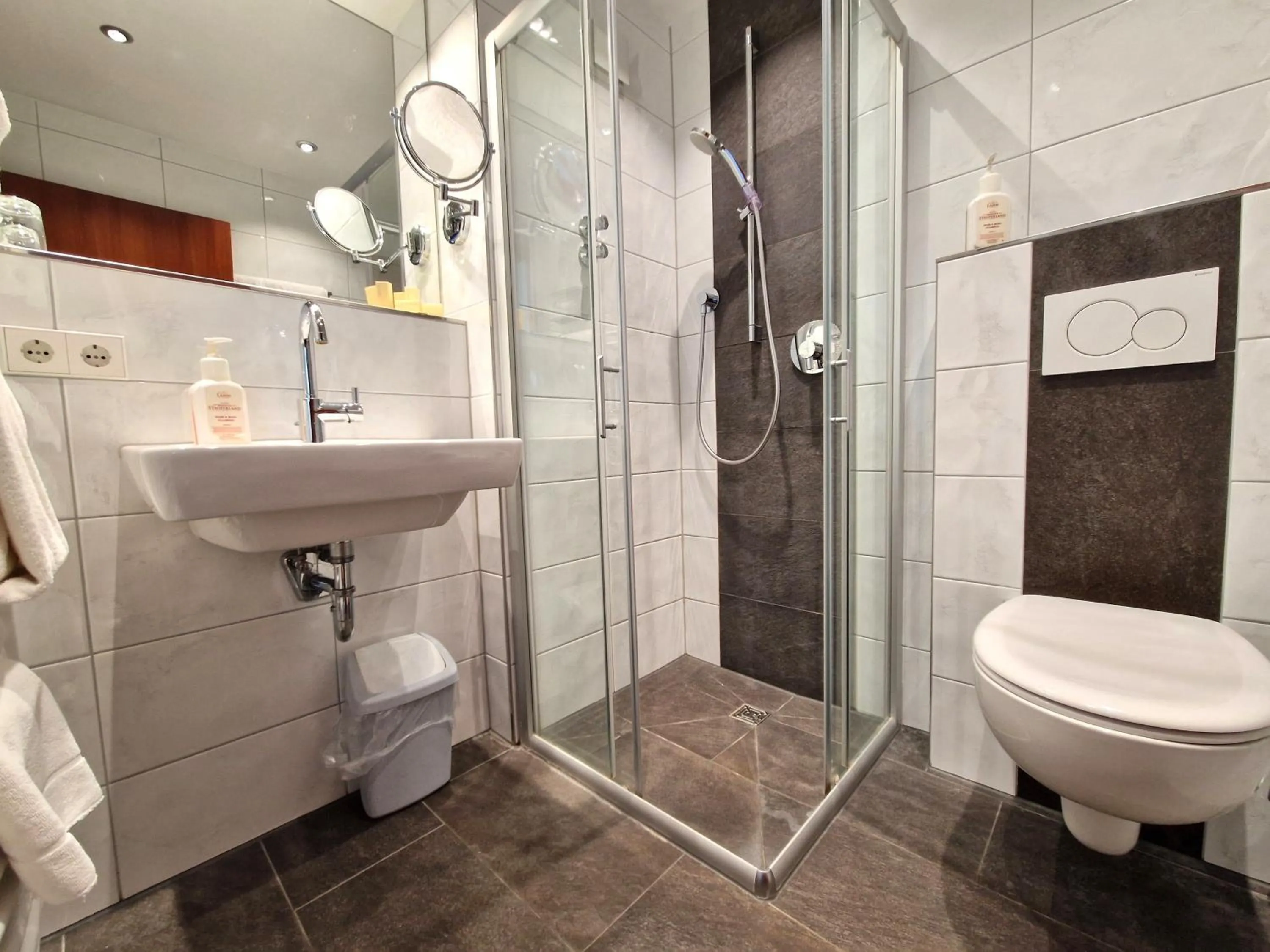 Shower in Badhotel Restaurant Stauferland