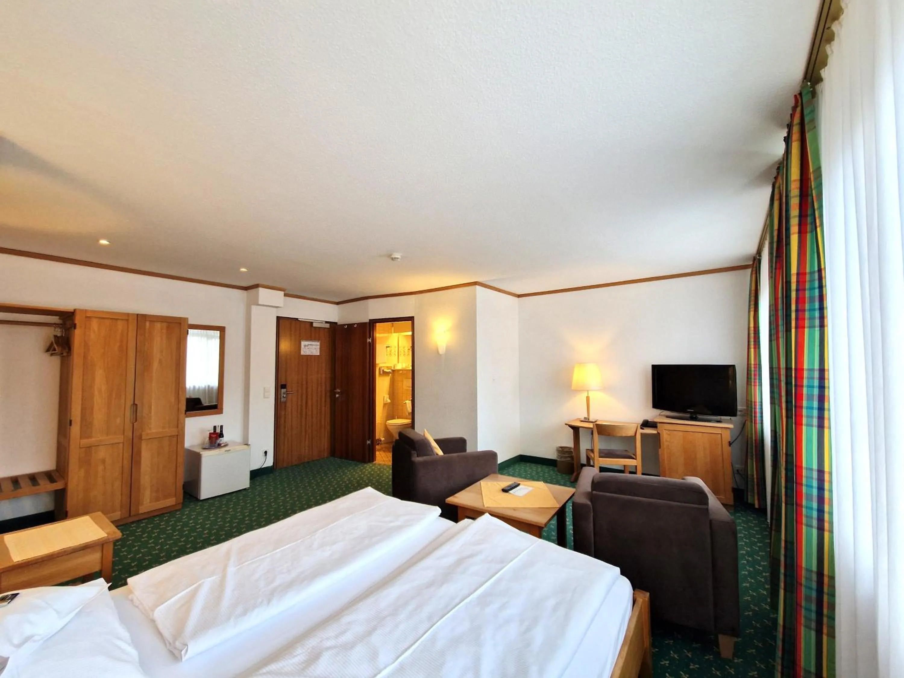 TV and multimedia, Bed in Badhotel Restaurant Stauferland