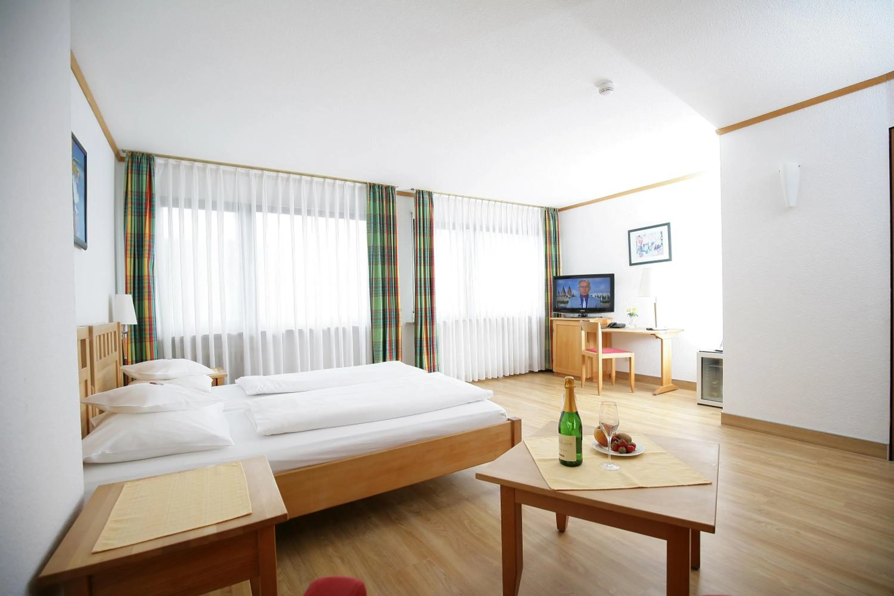 Photo of the whole room, Bed in Badhotel Restaurant Stauferland