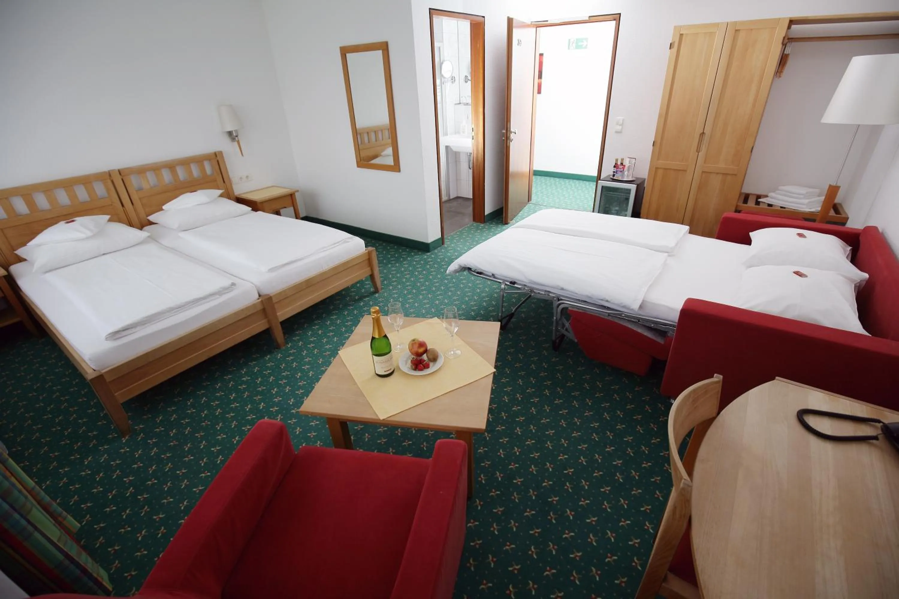 Photo of the whole room, Bed in Badhotel Restaurant Stauferland