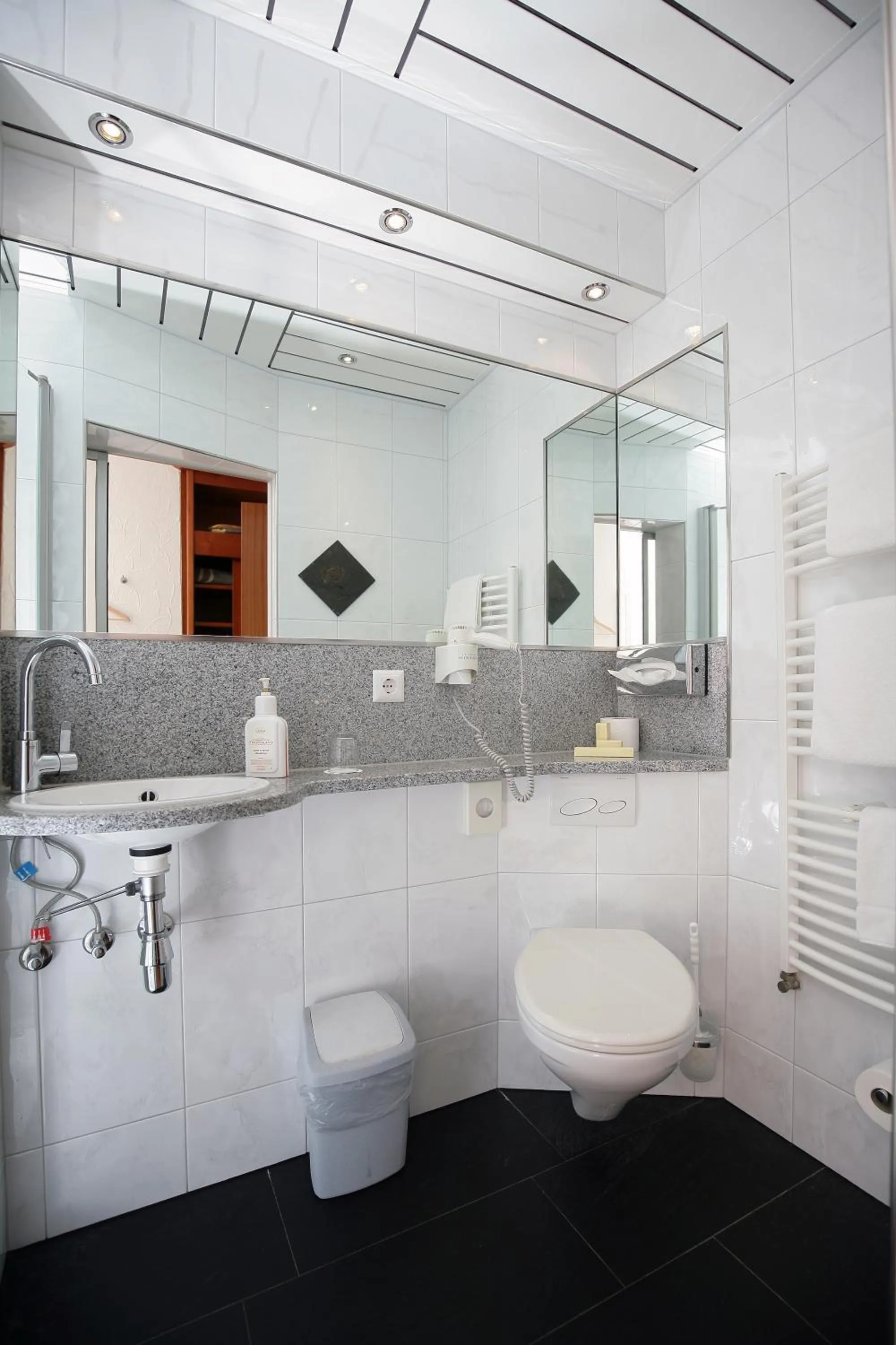 Bathroom in Badhotel Restaurant Stauferland