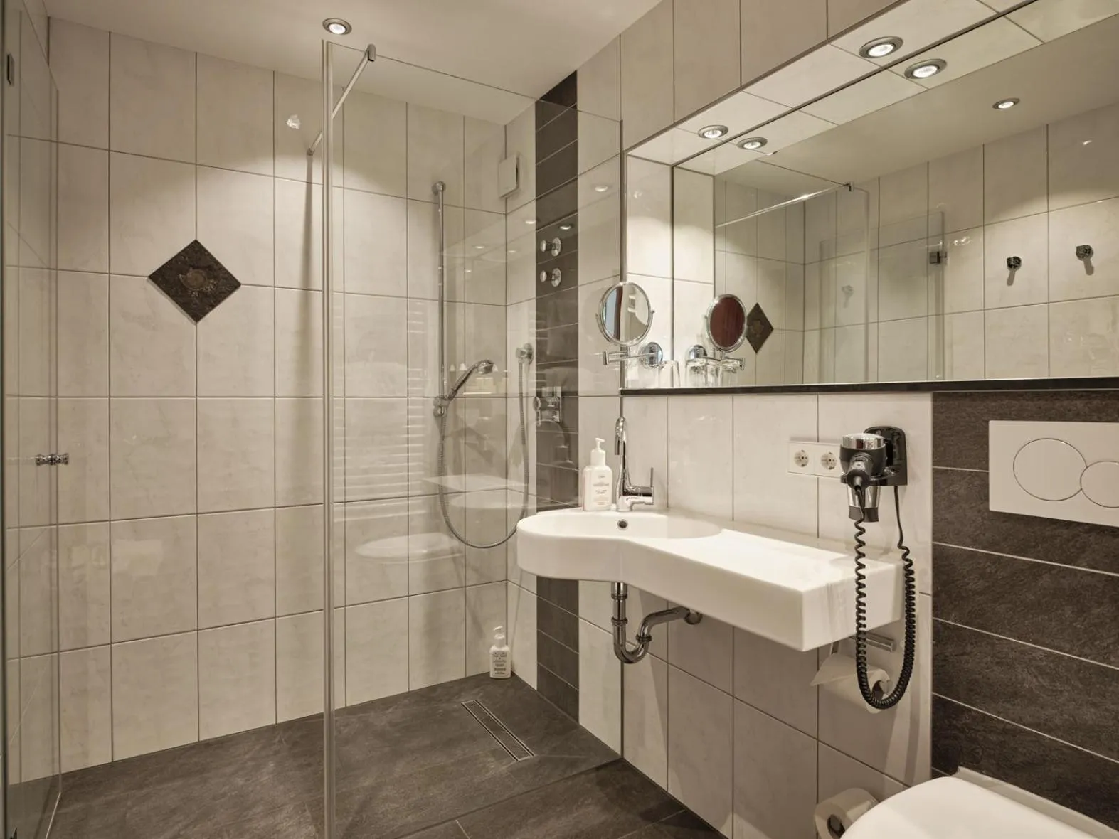 Bathroom in Badhotel Restaurant Stauferland