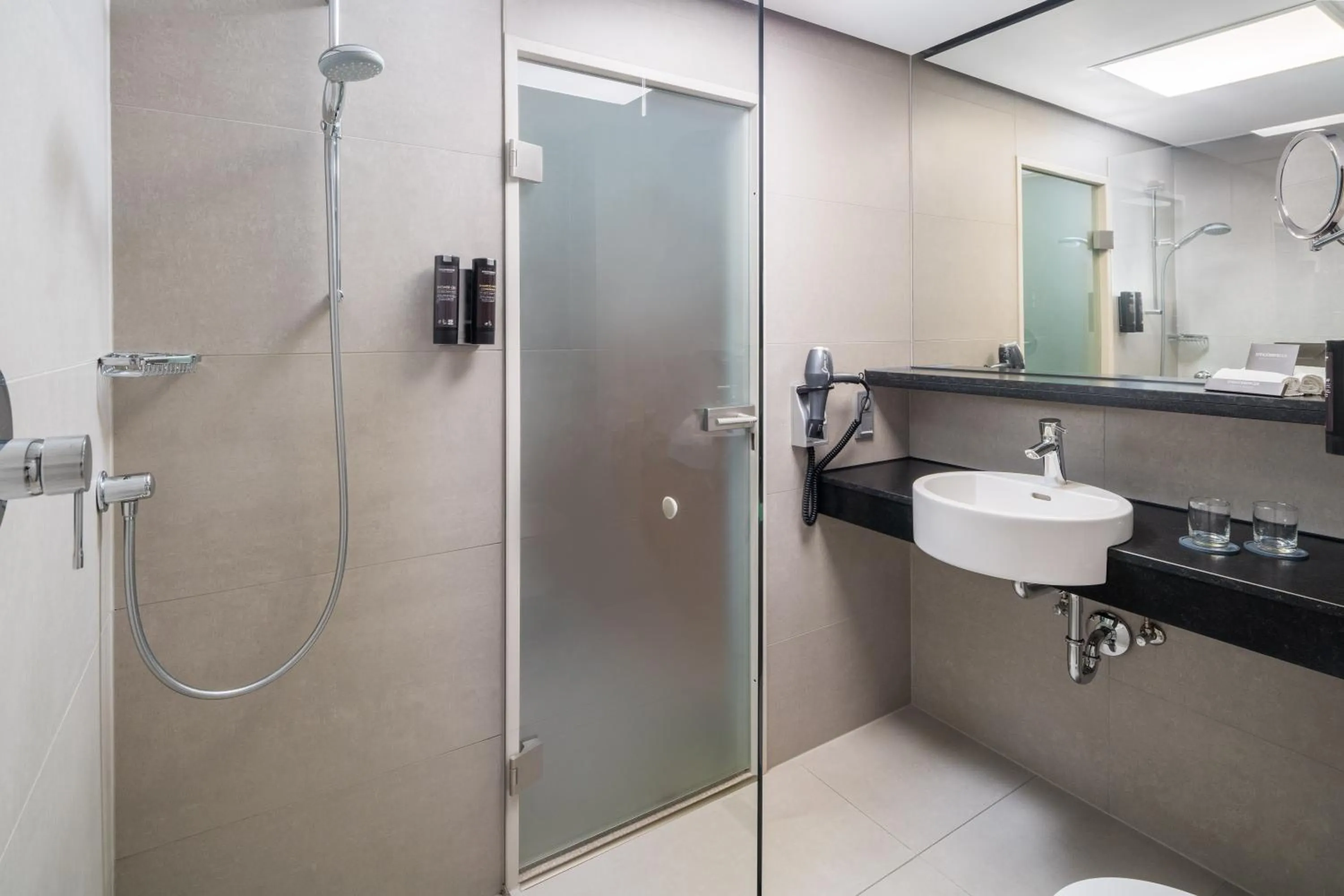 Bathroom in Steigenberger Hotel Bielefelder Hof