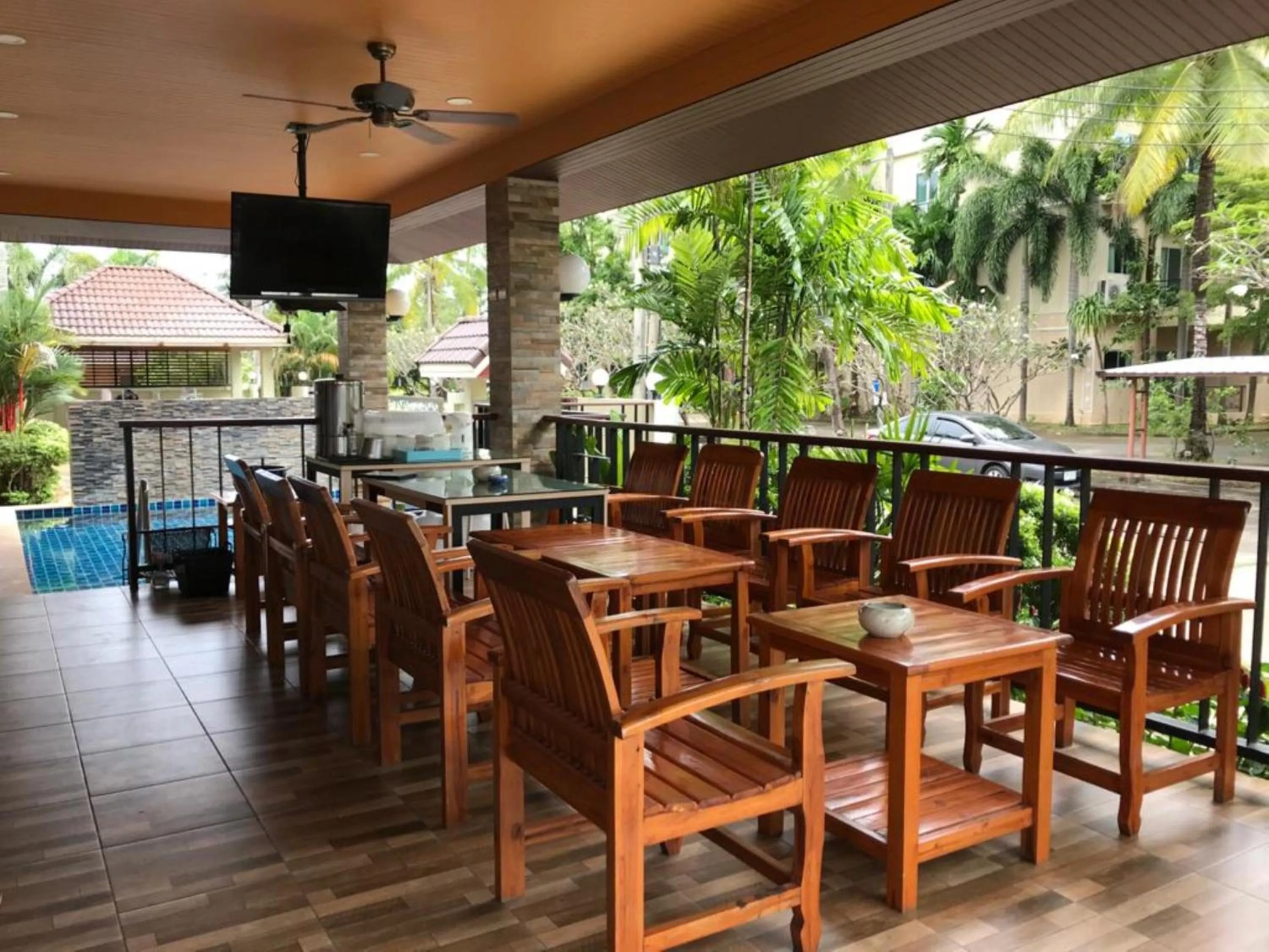 Restaurant/places to eat in Nasa Hotel