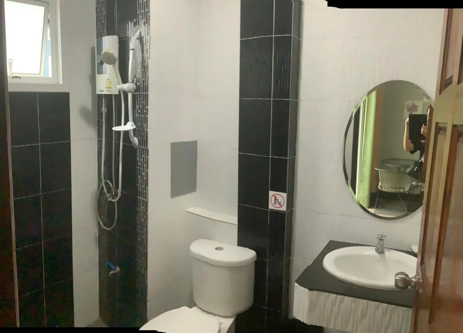 Shower in Nasa Hotel