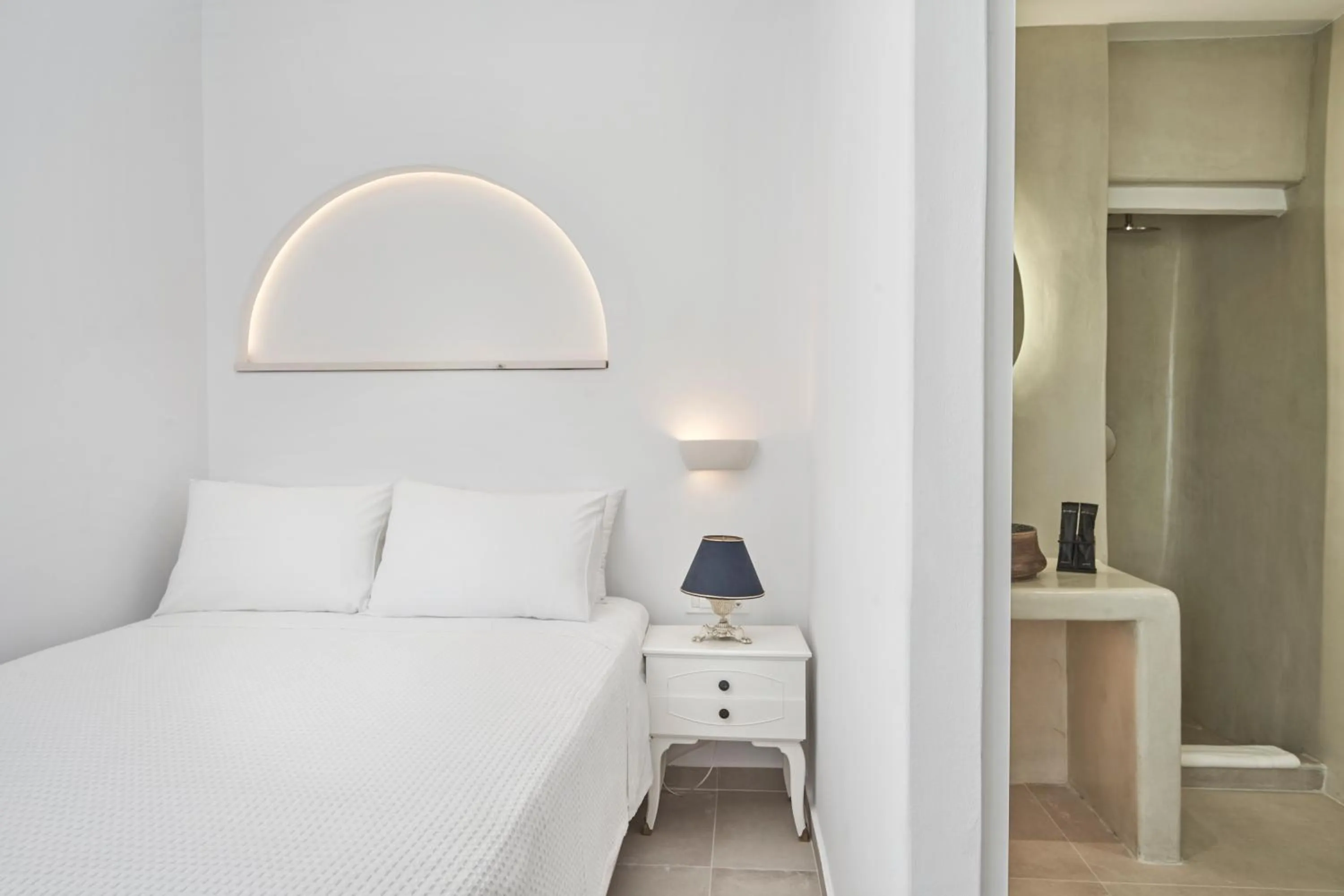 Photo of the whole room, Bed in Galation