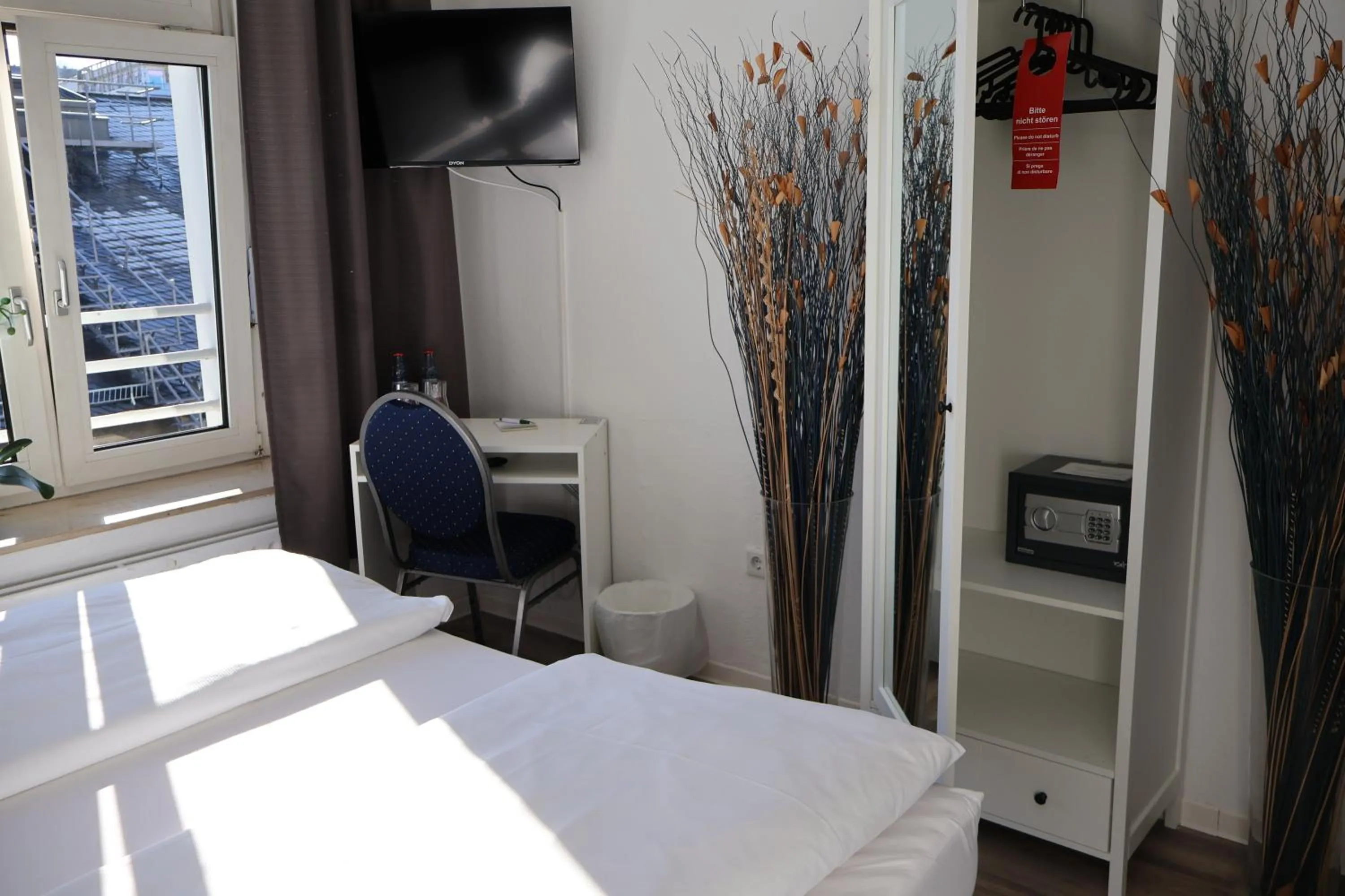 Photo of the whole room, Bed in Hotel Astor