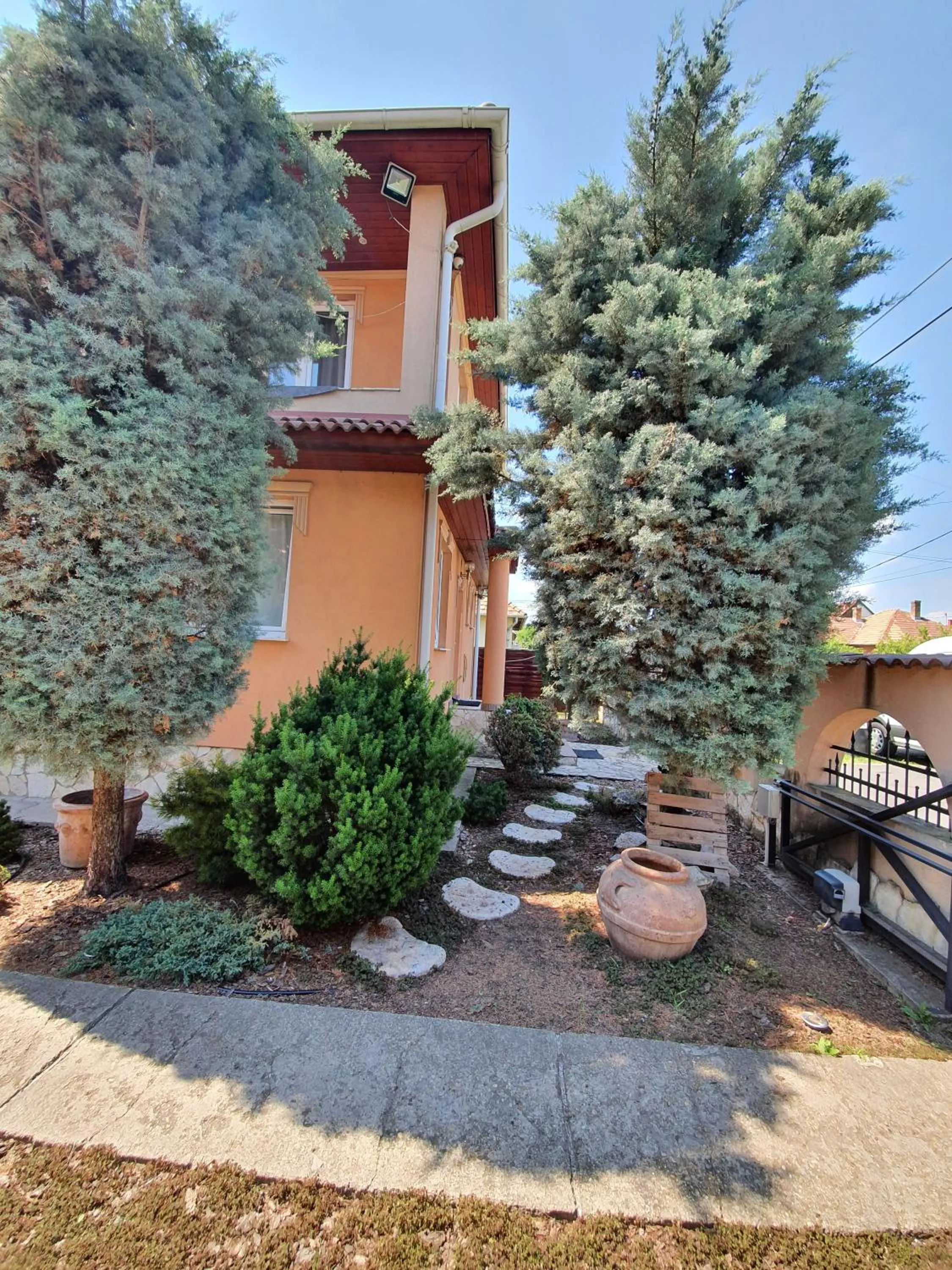 Garden in Airport Luxury Apartman 42