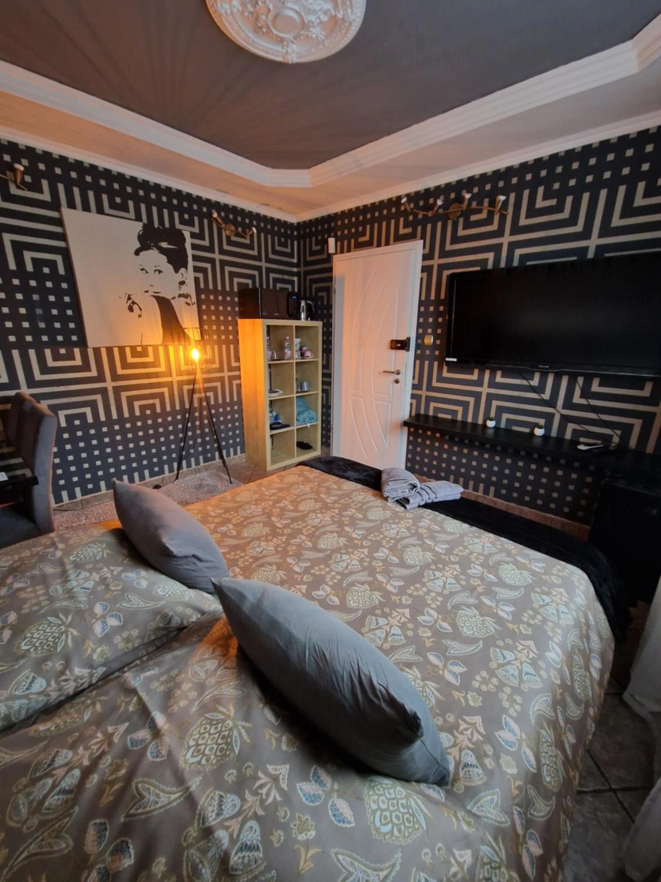 Bed in Airport Luxury Apartman 42