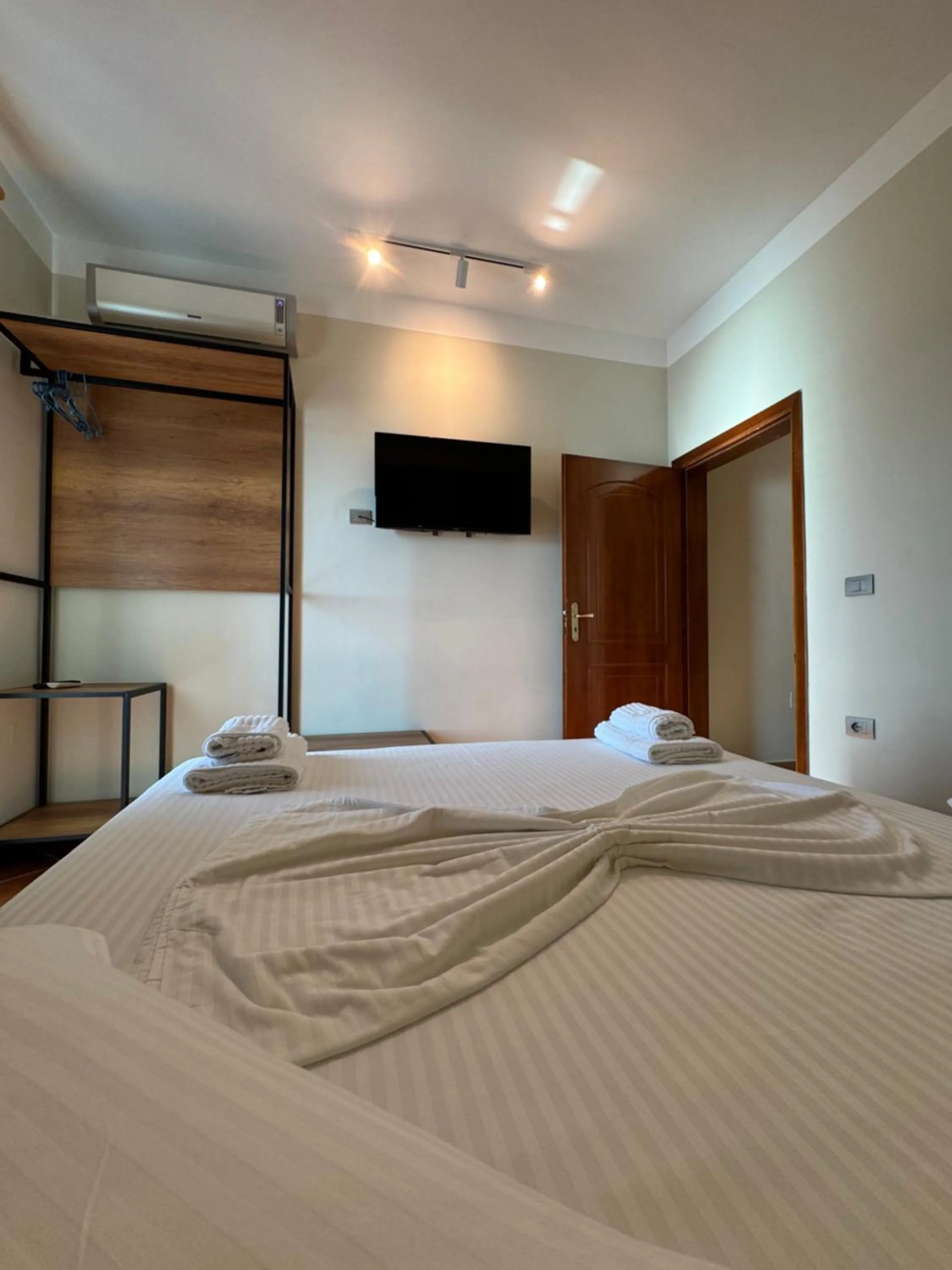 Bedroom, Bed in Hotel Cekodhima