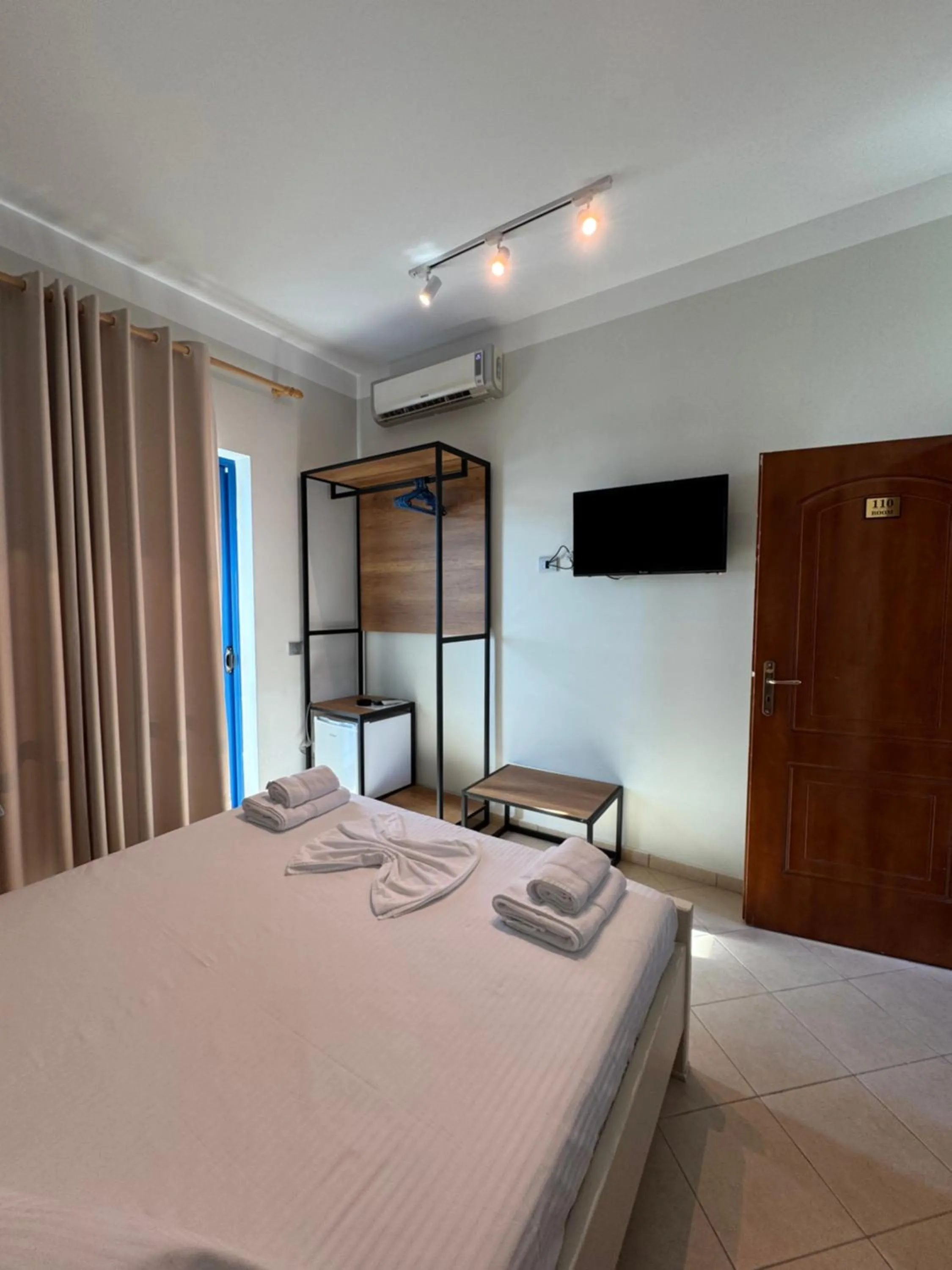 TV and multimedia, Bed in Hotel Cekodhima