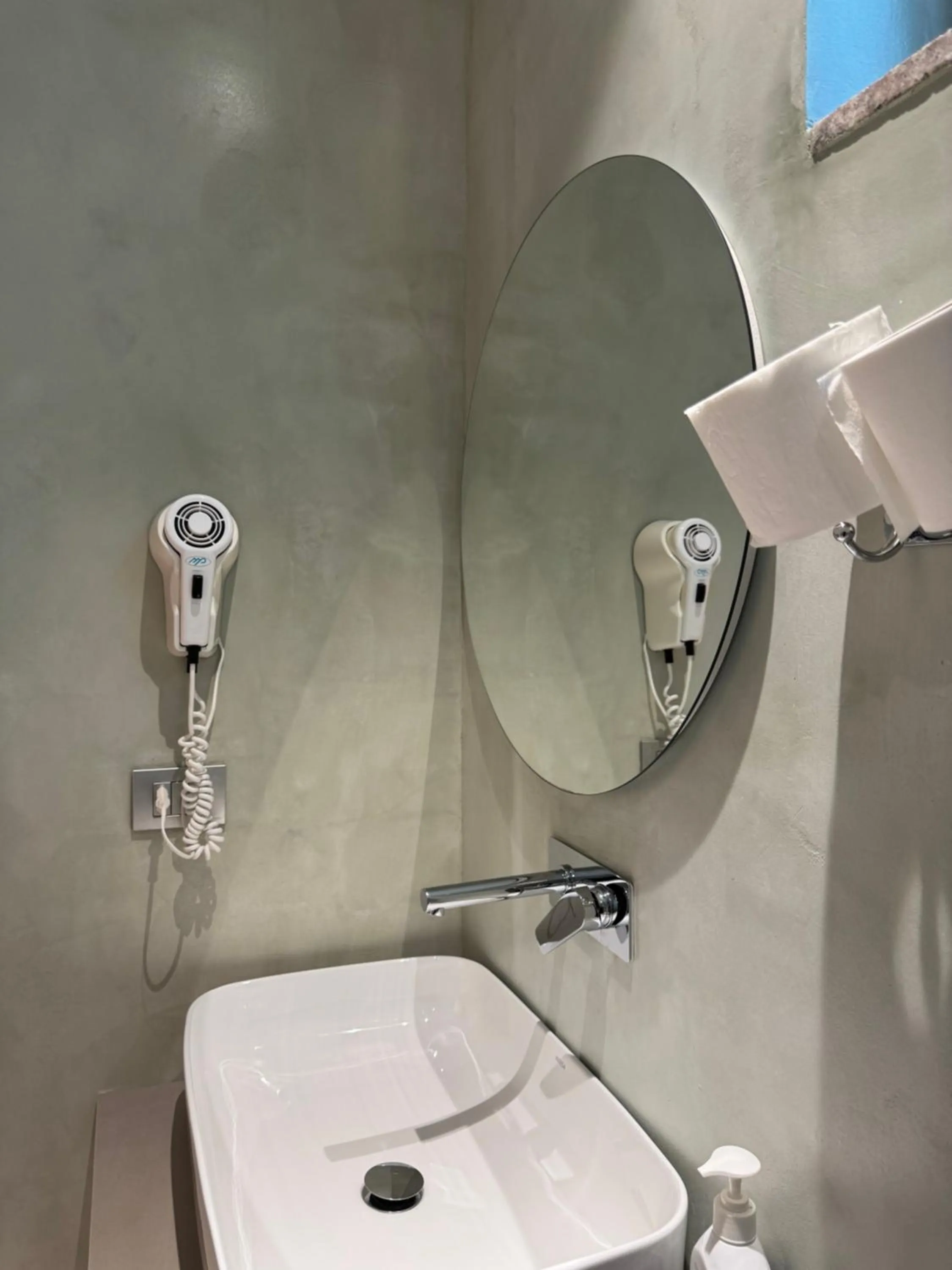 Toilet in Hotel Cekodhima