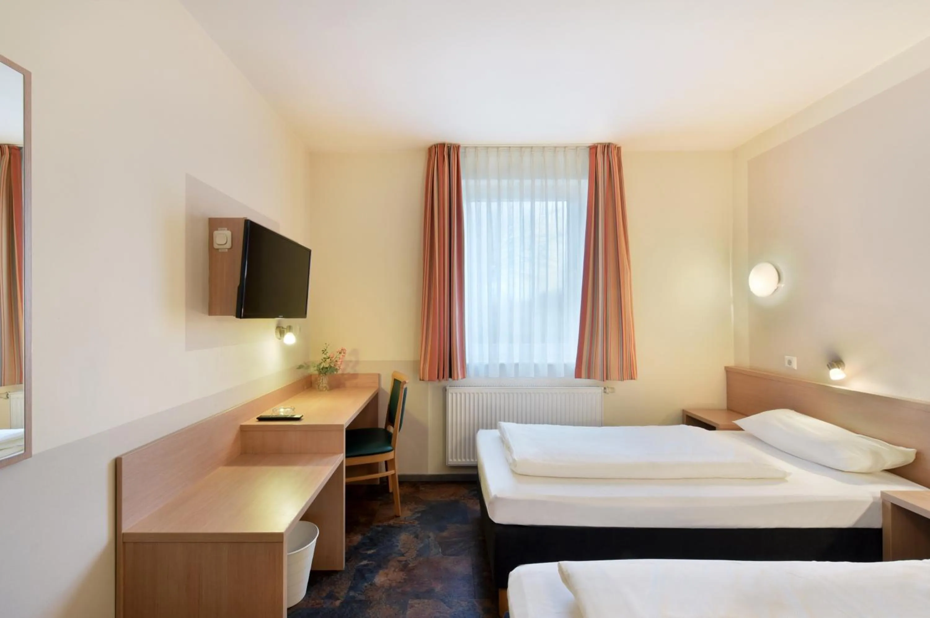 Photo of the whole room, Bed in meinHotel