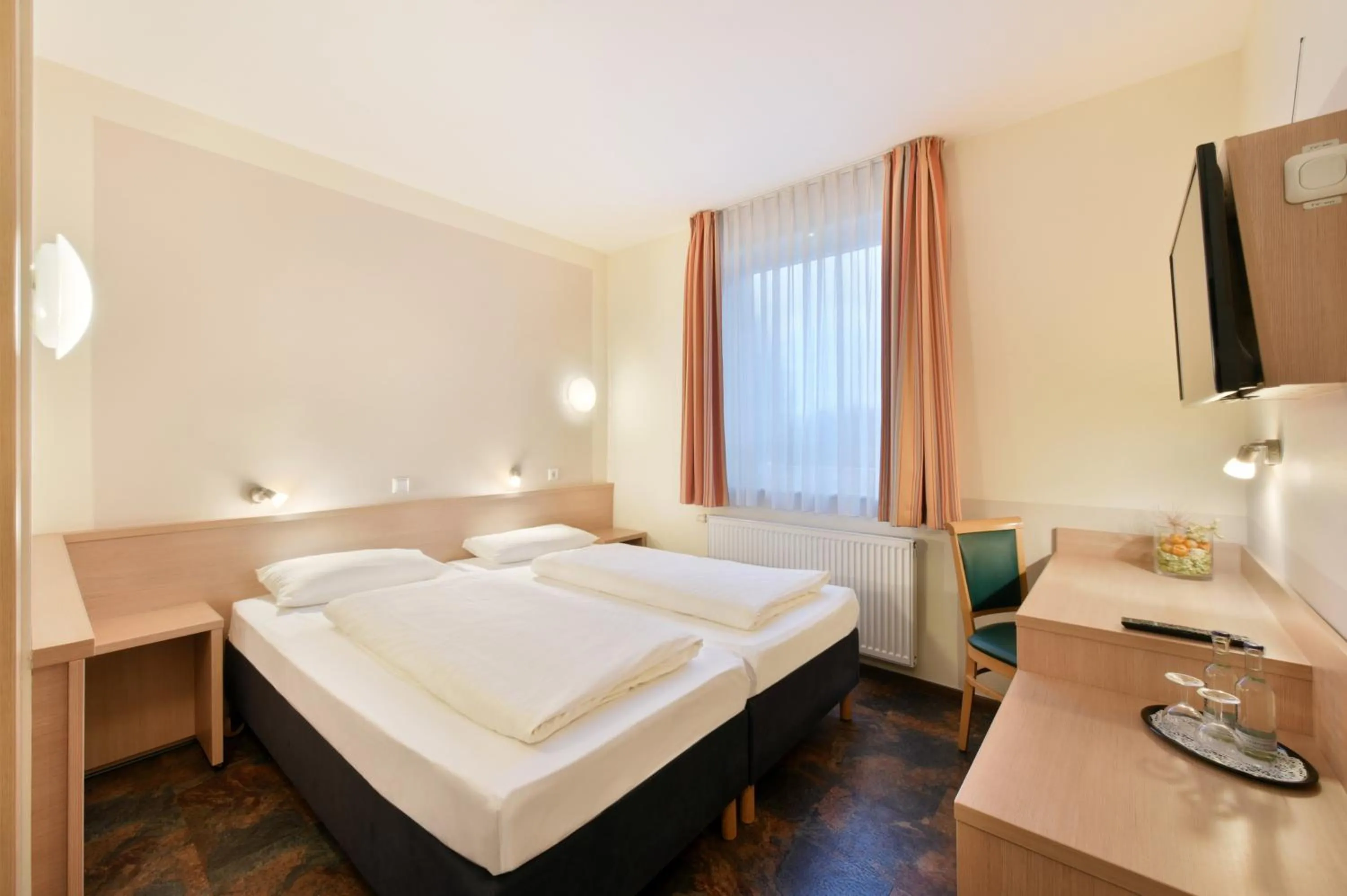 Photo of the whole room, Bed in meinHotel