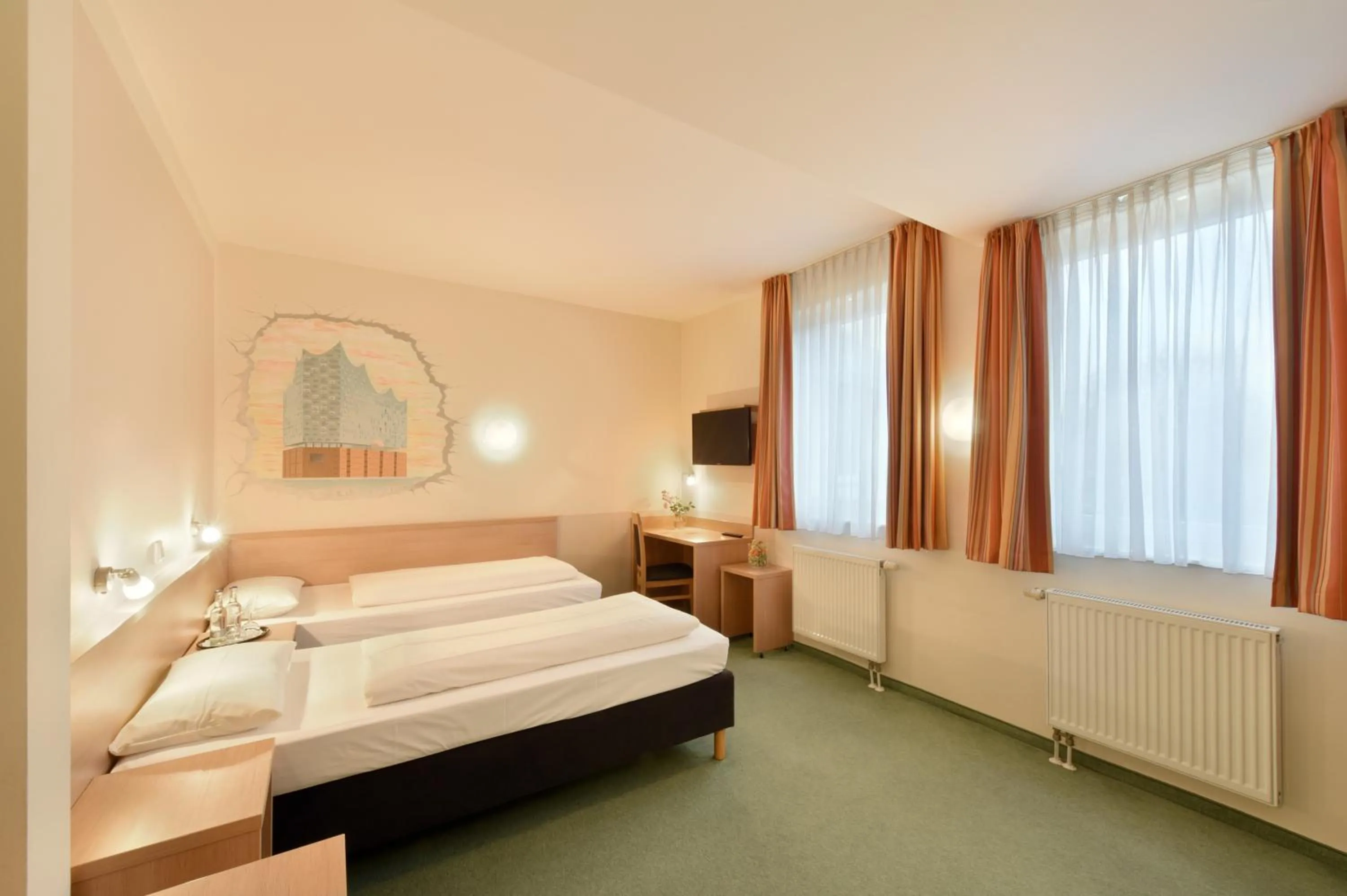 Photo of the whole room, Bed in meinHotel