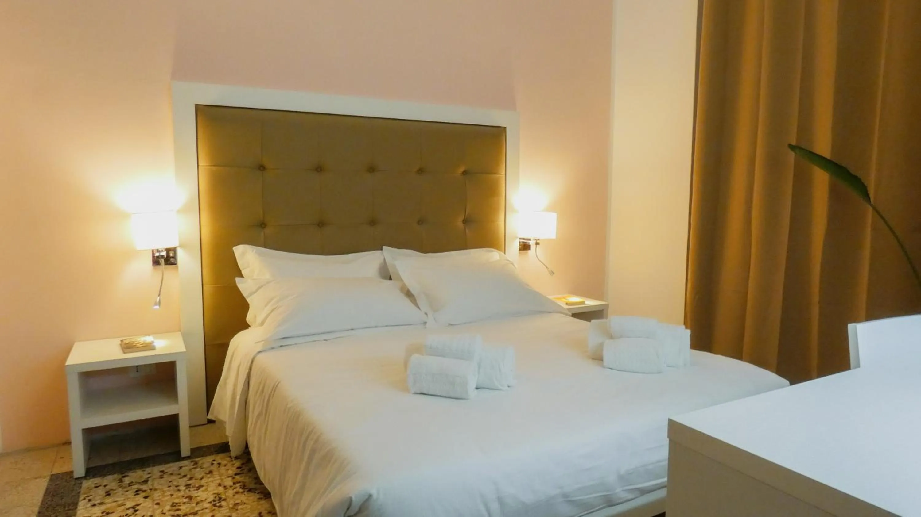 Bedroom, Bed in Regina Margherita