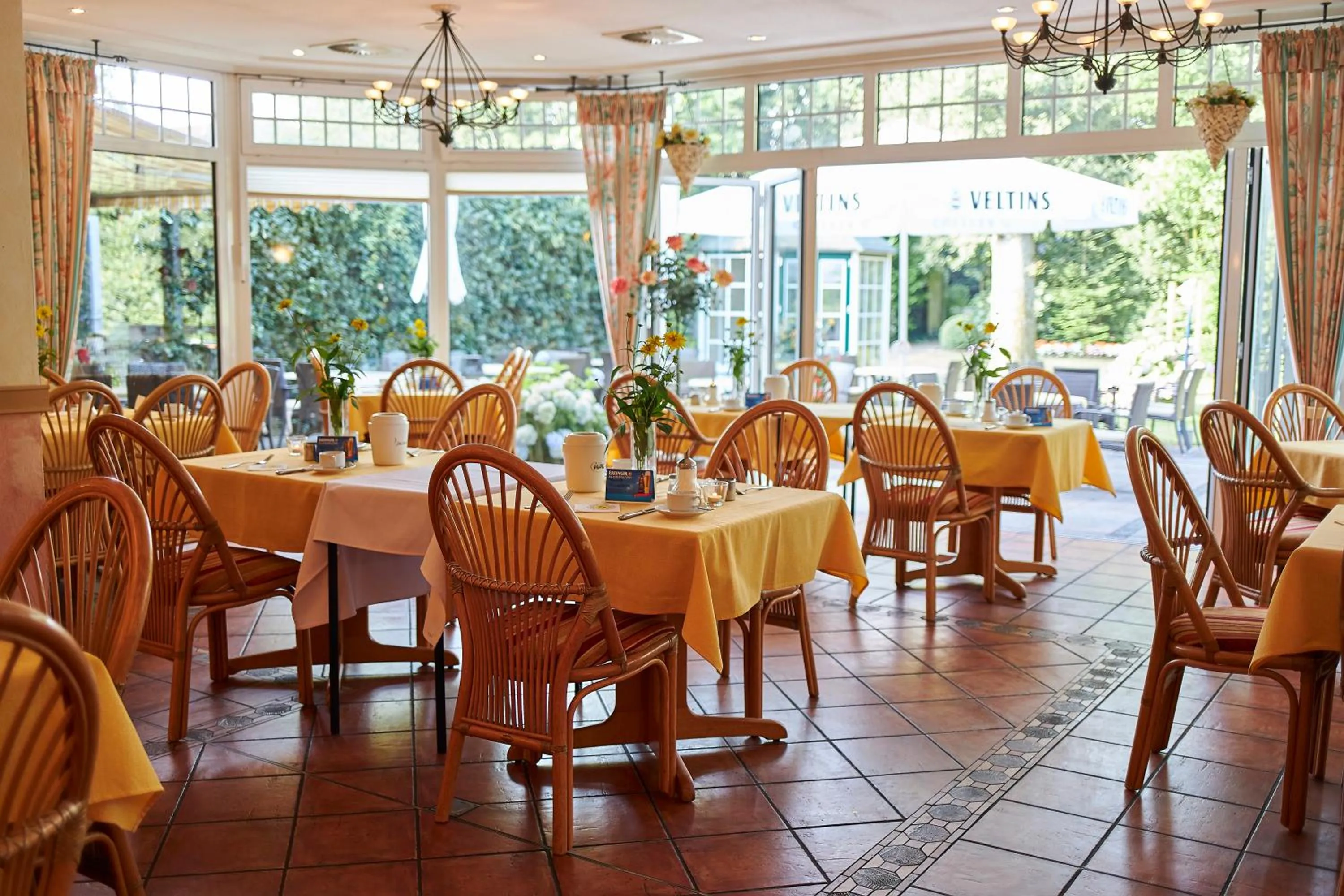 Restaurant/places to eat in Flairhotel Hubertus