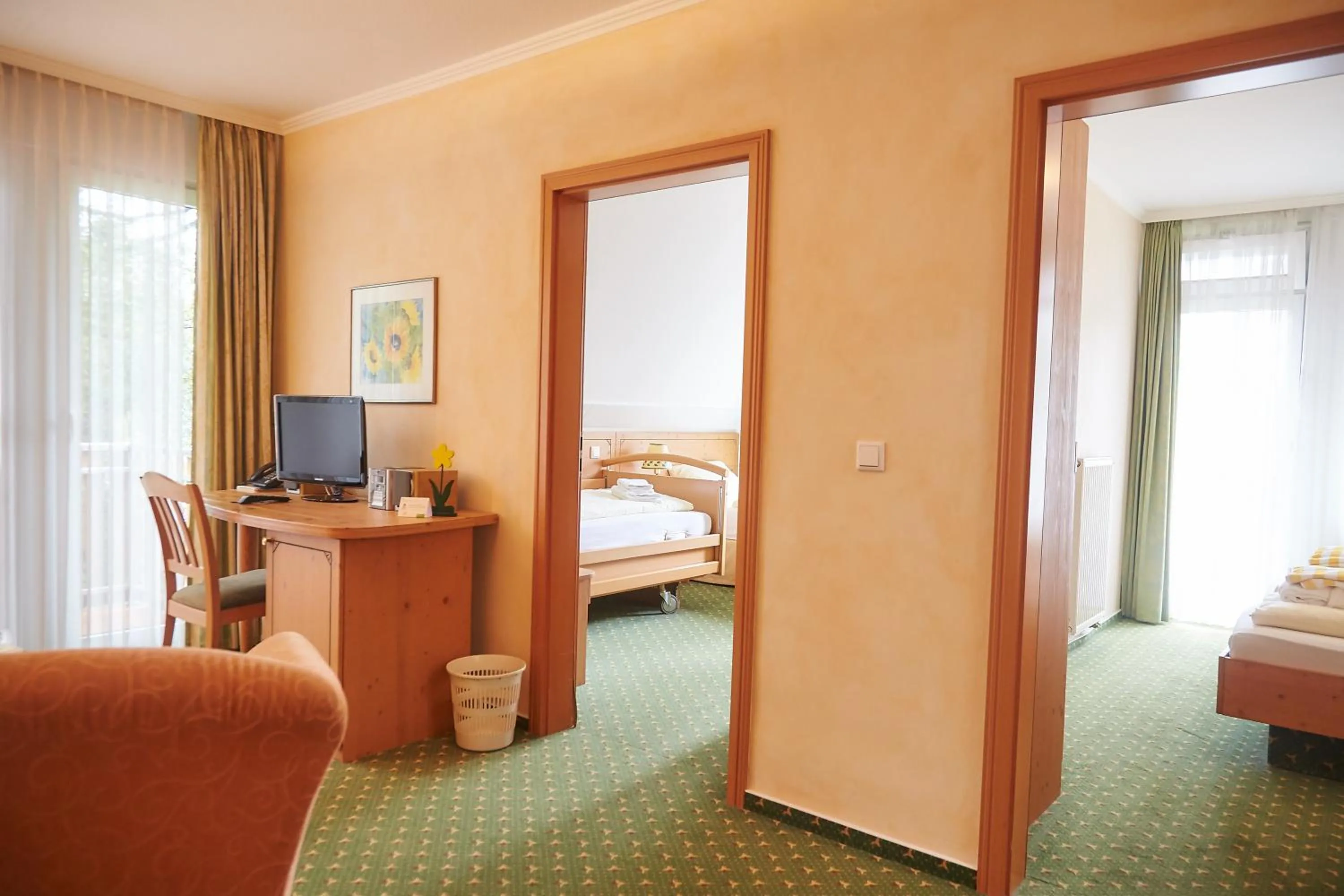 Photo of the whole room, Bed in Flairhotel Hubertus
