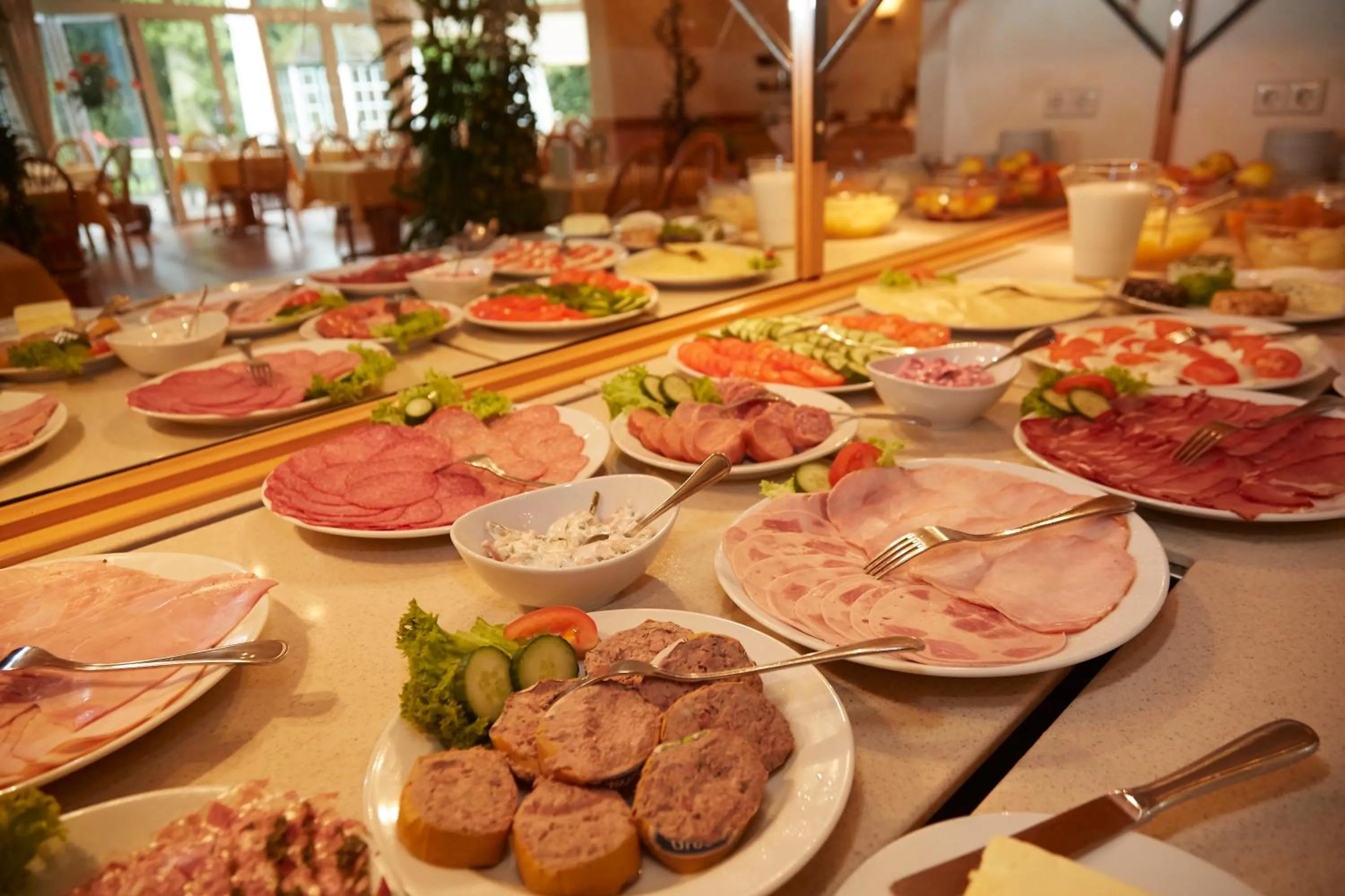 Restaurant/places to eat in Flairhotel Hubertus