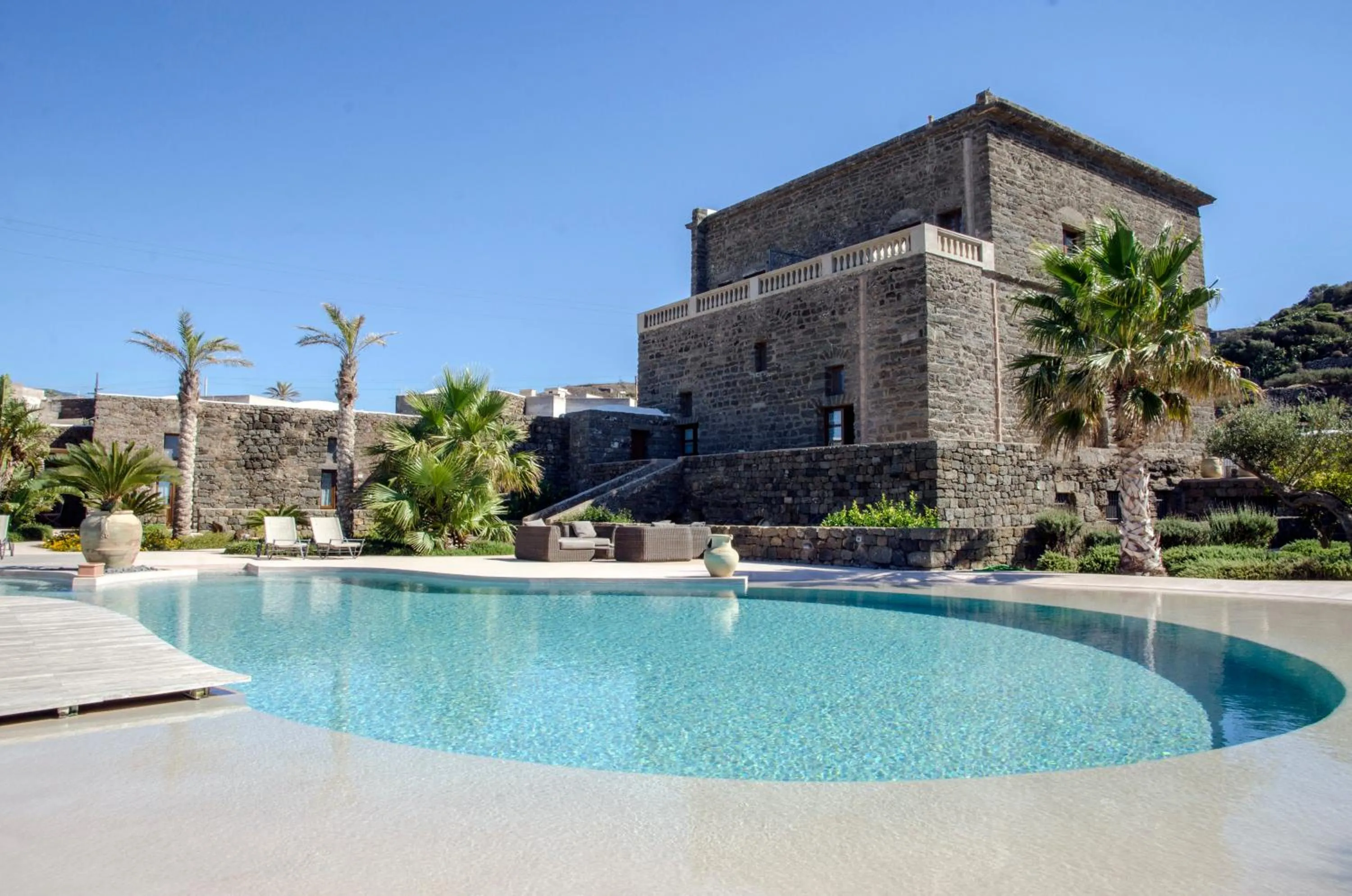 Property building in Resort Acropoli