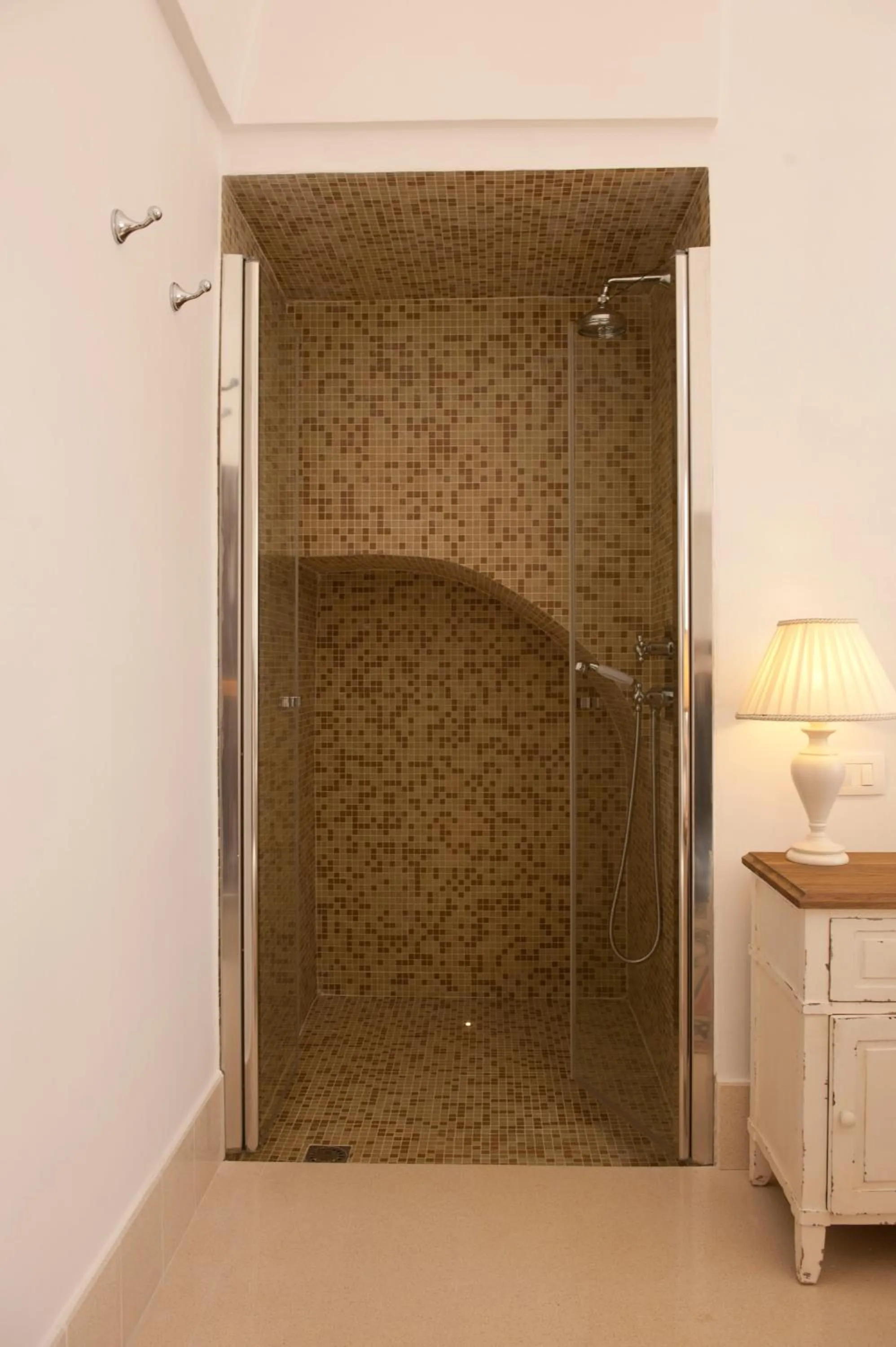 Shower in Resort Acropoli