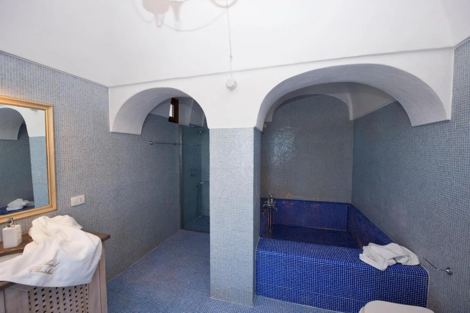 Shower in Resort Acropoli
