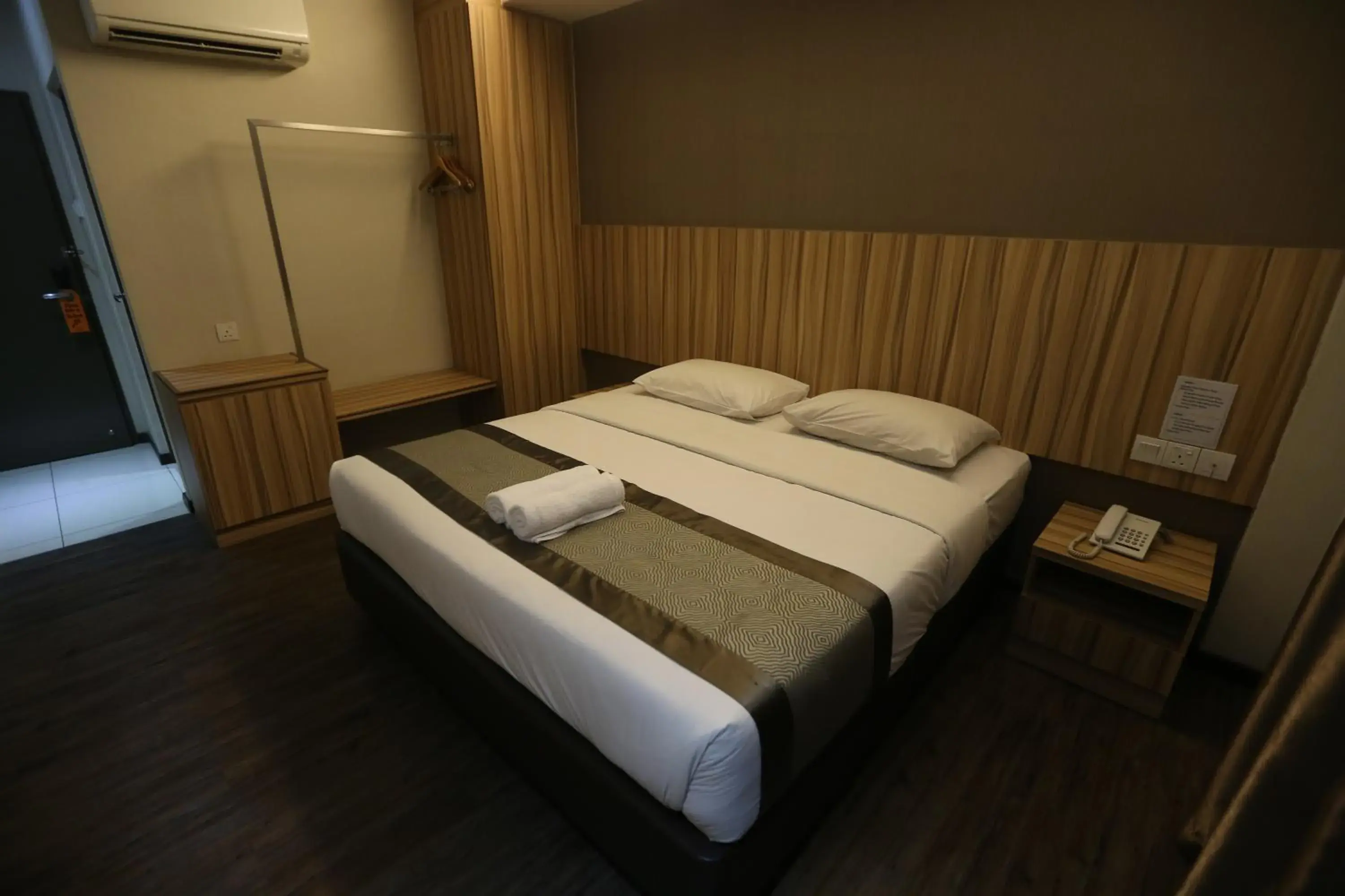 Superior King Room in Kota Heritage Hotel Superior King Room in Kota Heritage Hotel