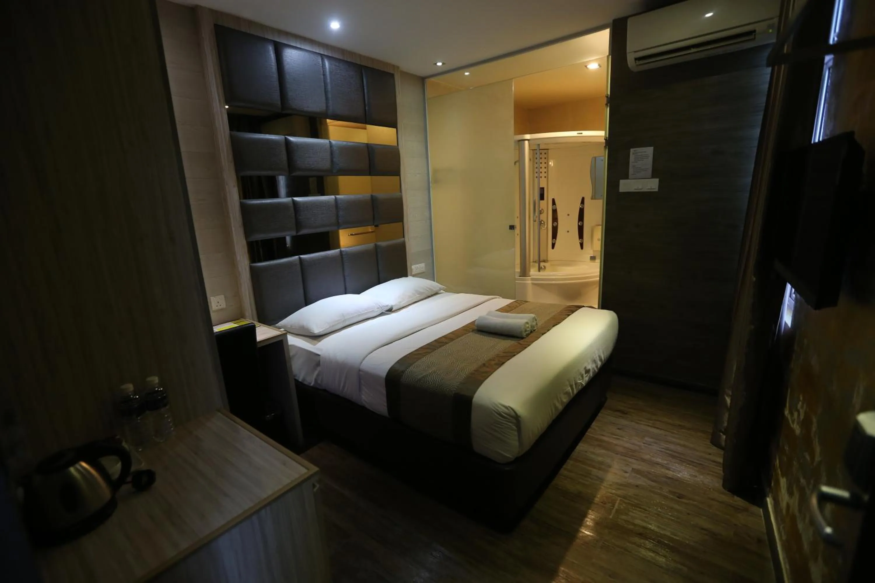 Bed in Kota Heritage Hotel