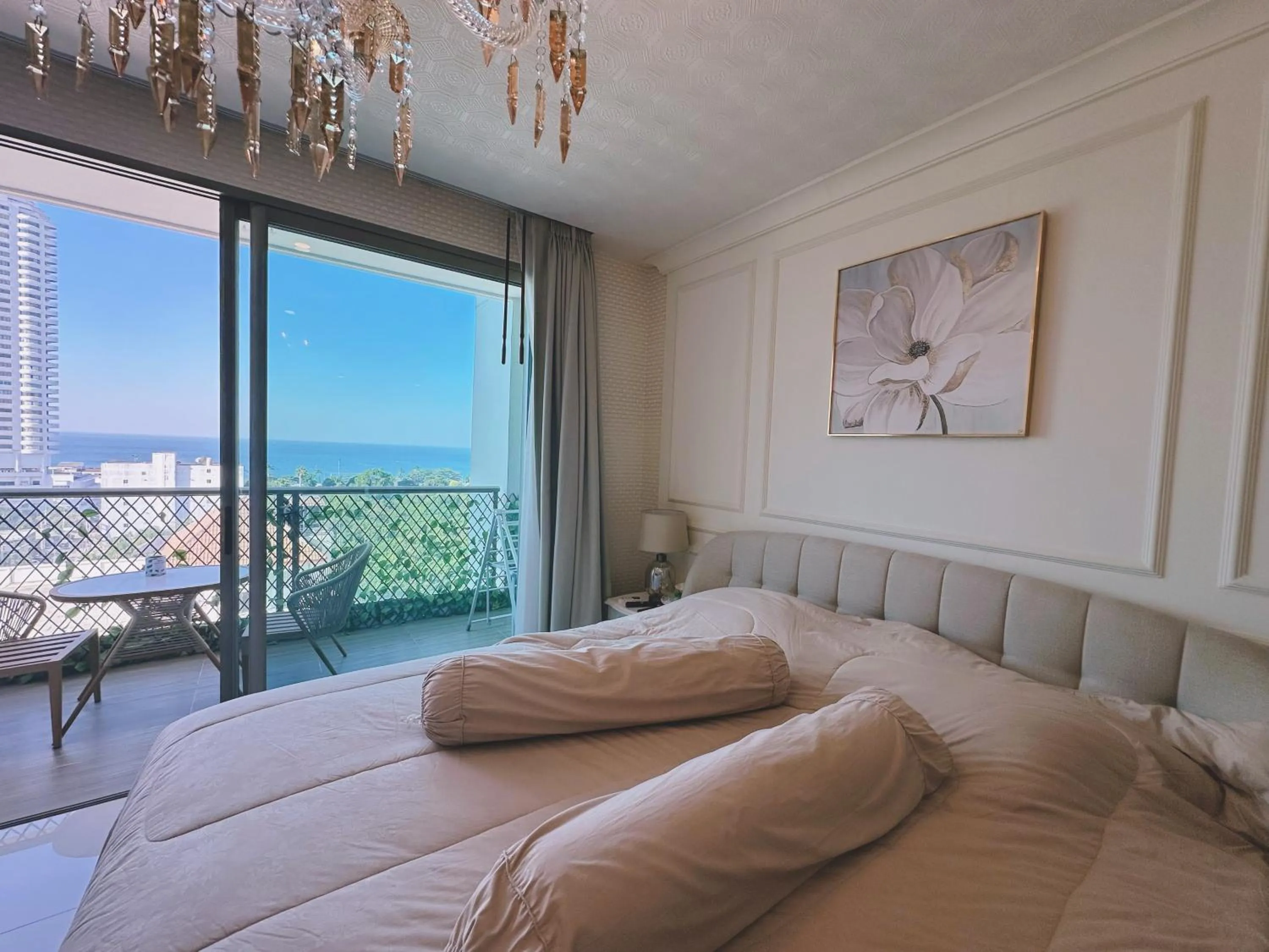 Bed in Riviera Jomtien by Daisy Pattaya