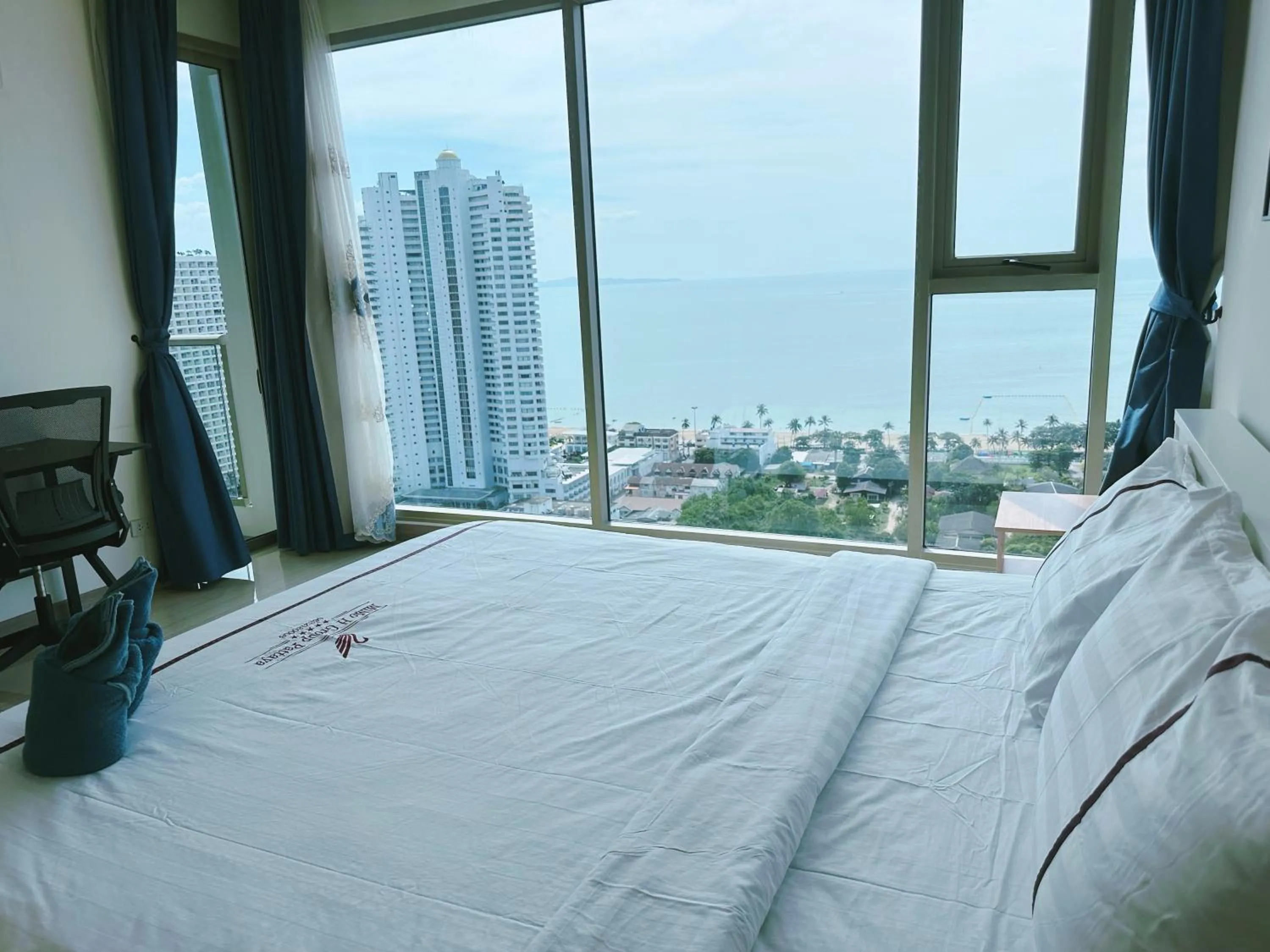Bed in Riviera Jomtien by Daisy Pattaya