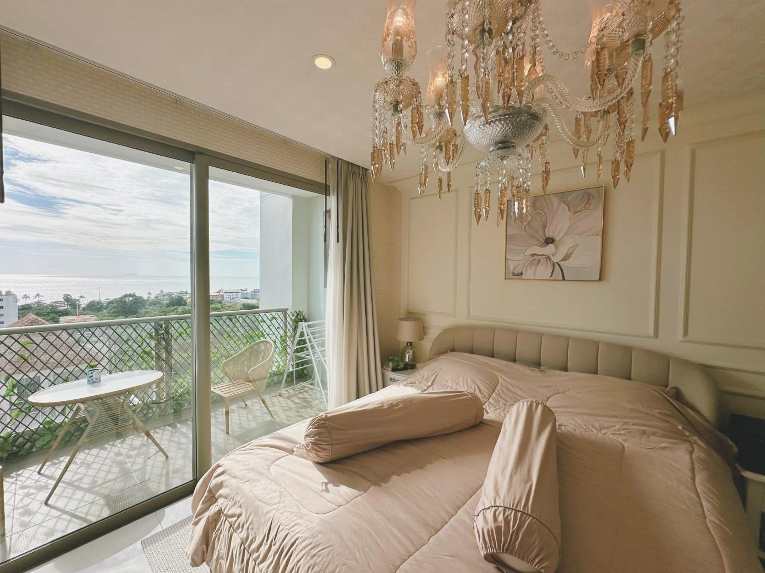 Bed in Riviera Jomtien by Daisy Pattaya