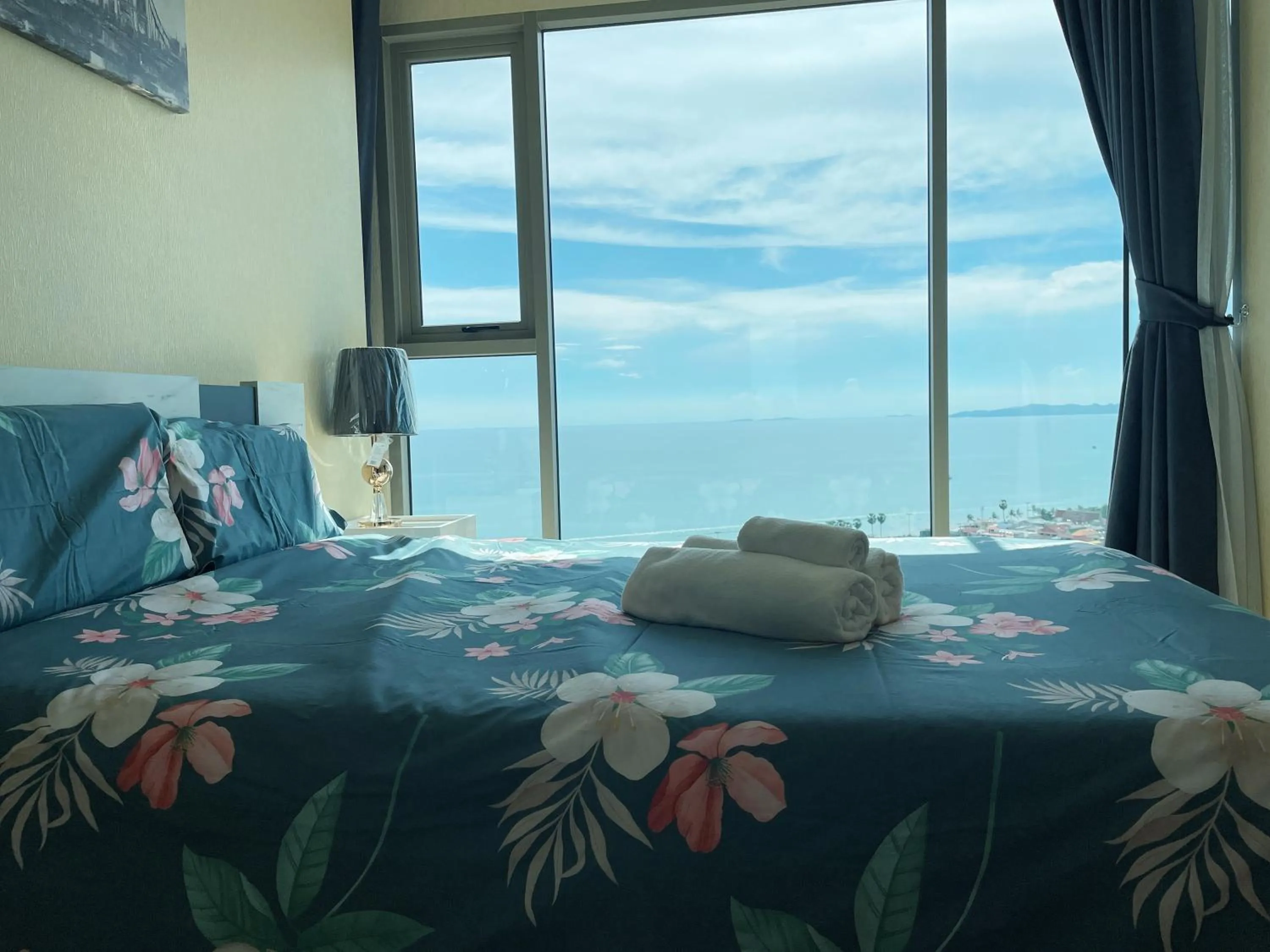 Bed in Riviera Jomtien by Daisy Pattaya