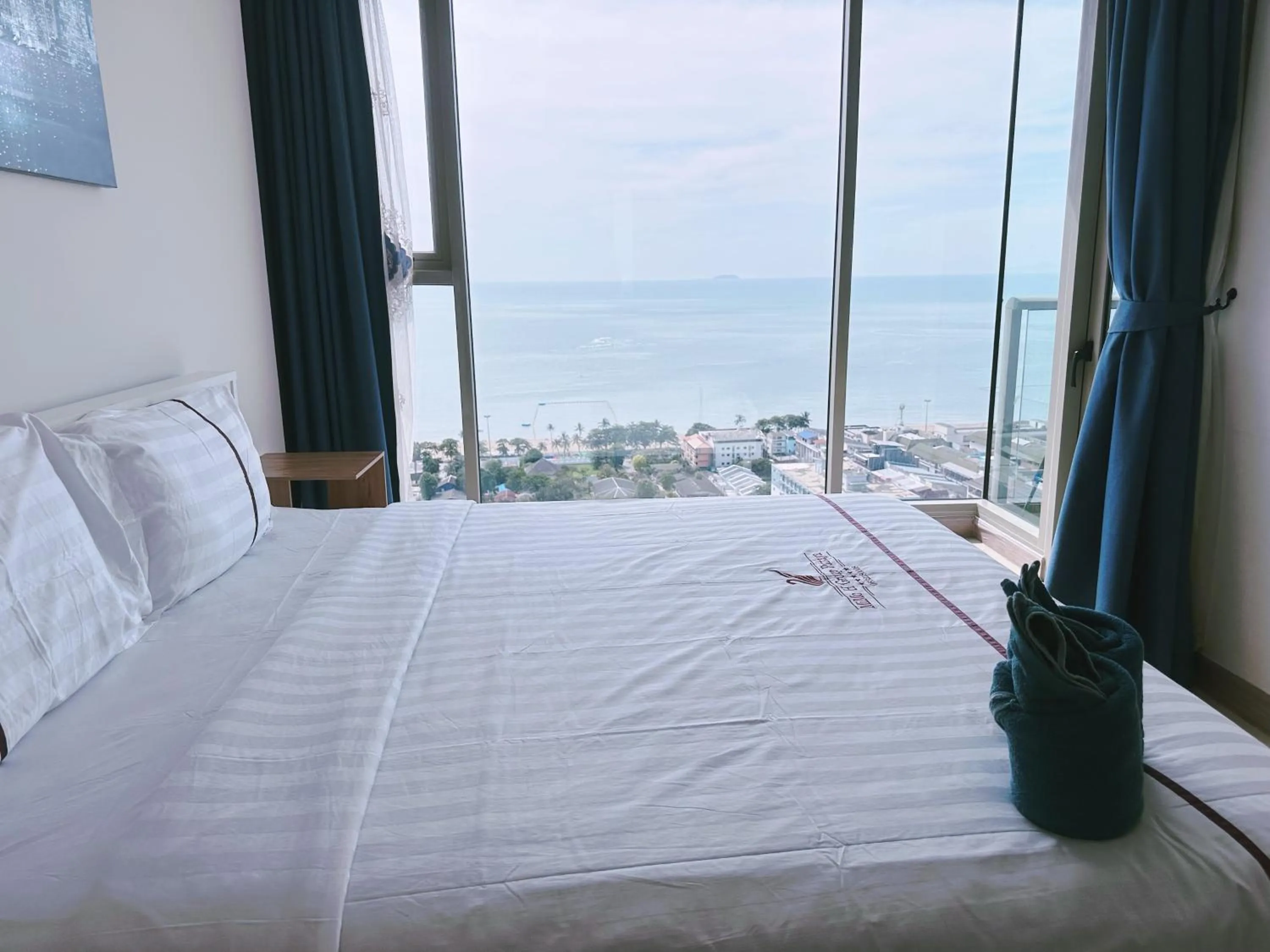 Bed in Riviera Jomtien by Daisy Pattaya