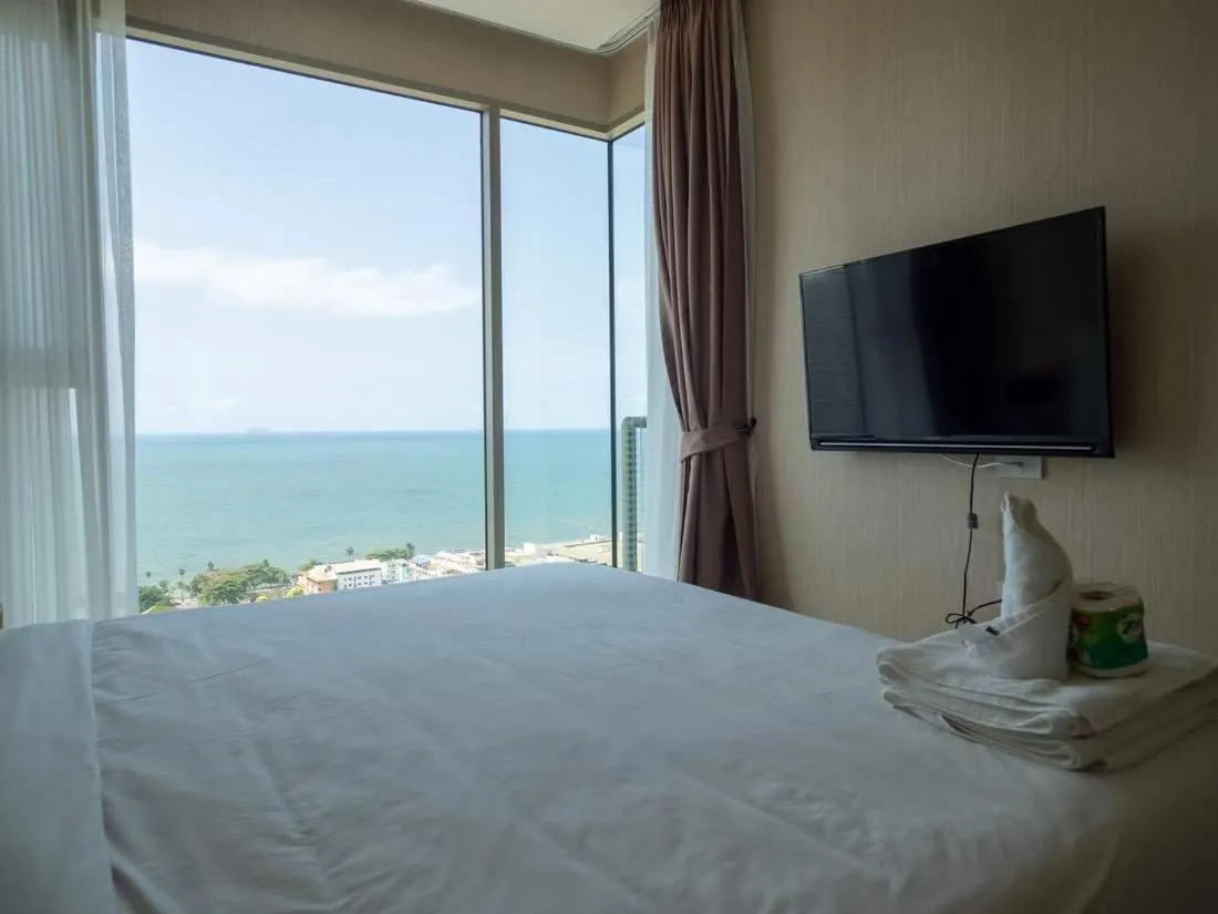 Bed in Riviera Jomtien by Daisy Pattaya