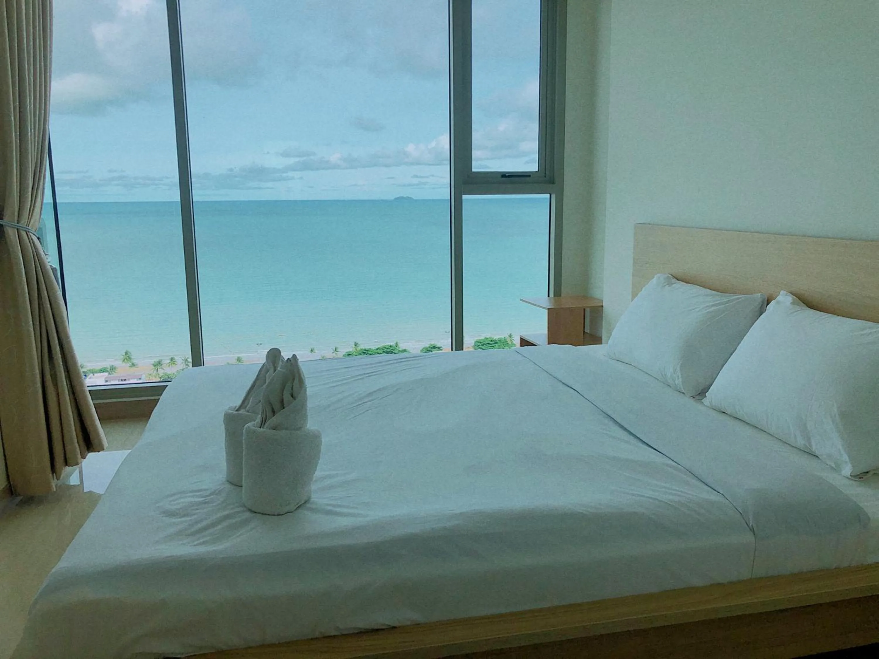 Bed in Riviera Jomtien by Daisy Pattaya