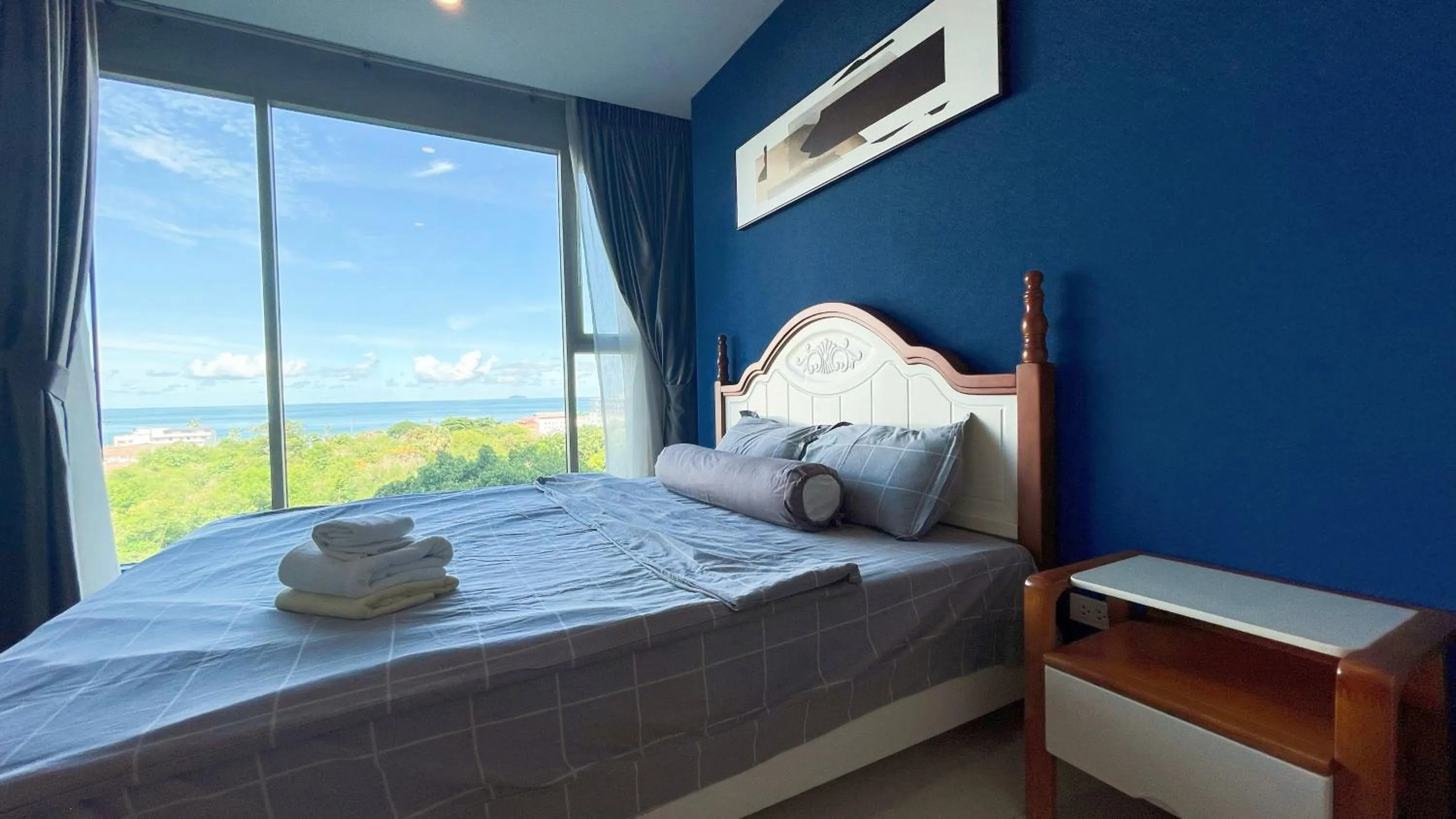 Bed in Riviera Jomtien by Daisy Pattaya