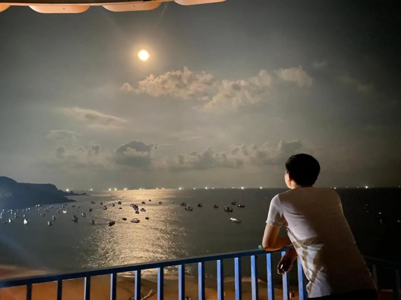 Night in Chai Village Hotel