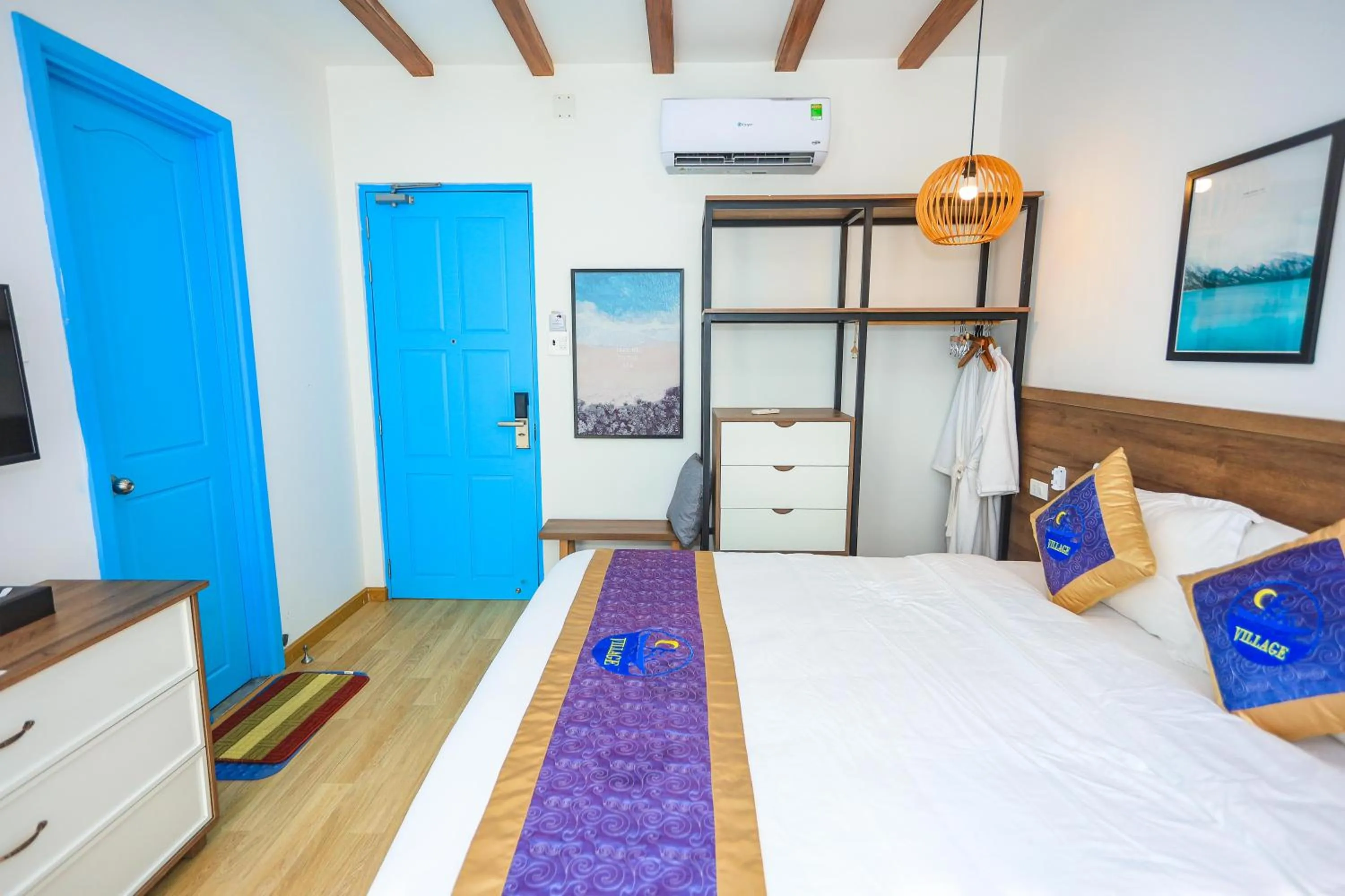 Photo of the whole room, Bed in Chai Village Hotel