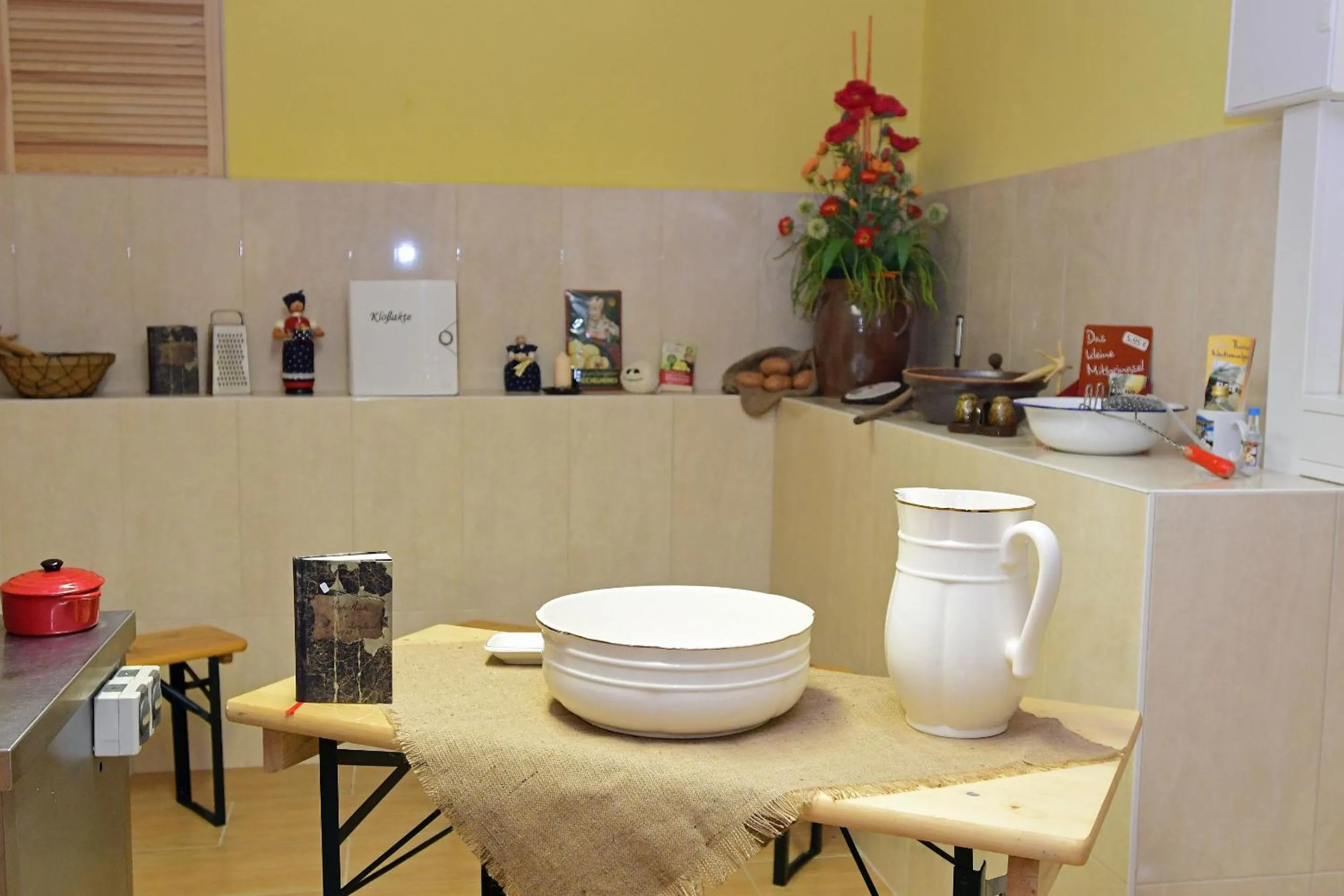 Decorative detail in Hotel garni Goldene Henne