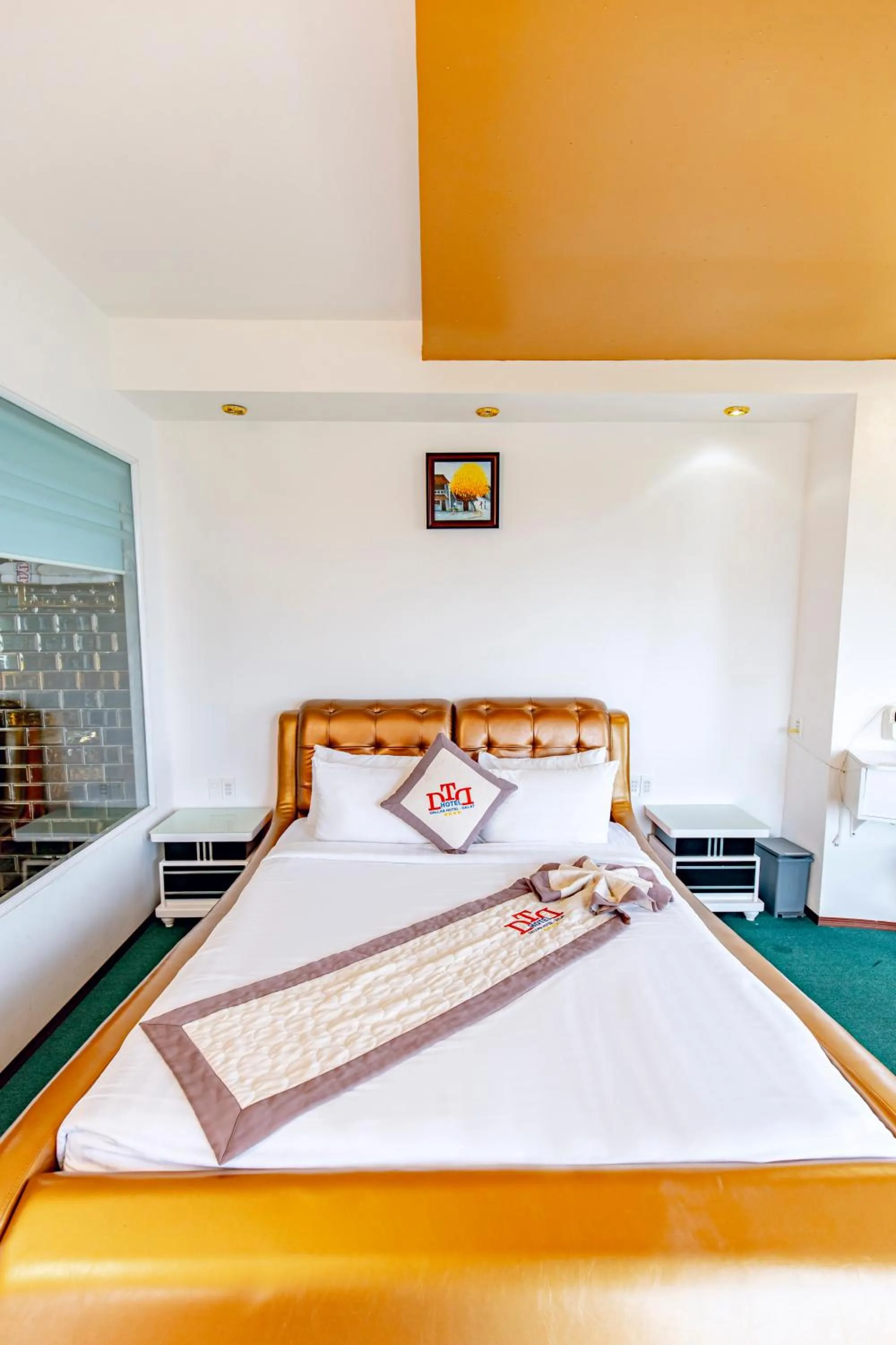 Bed in Dallas Hotel Dalat