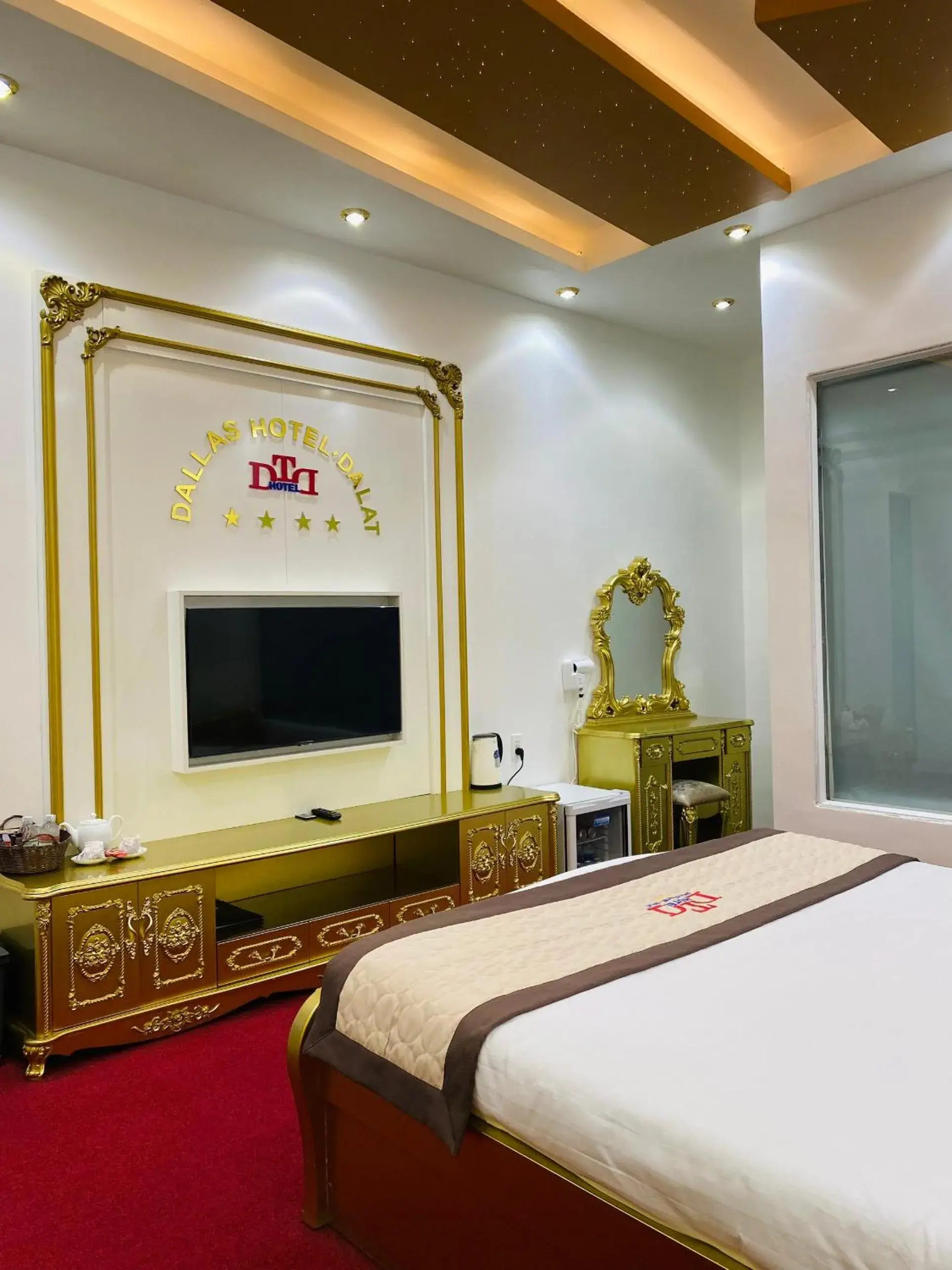 Deluxe Room (2 Adults + 1 Child) in Dallas Hotel Dalat Deluxe Room (2 Adults + 1 Child) in Dallas Hotel Dalat
