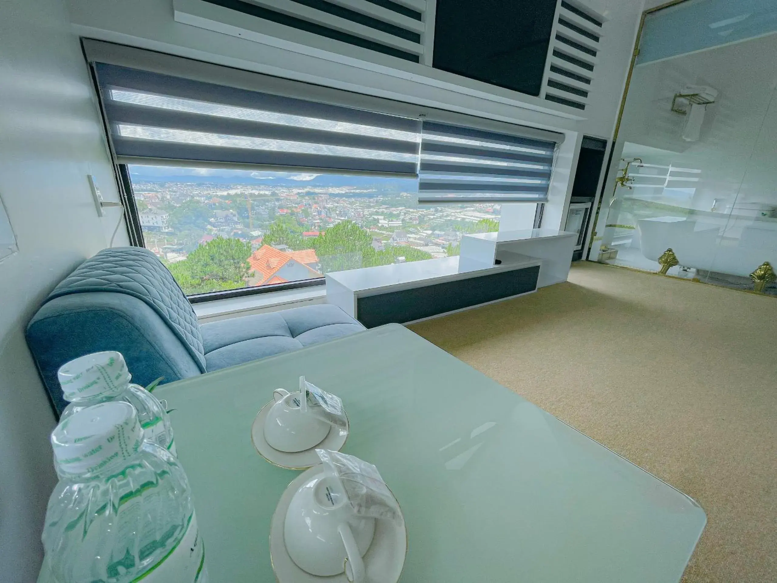 Double Room with Spa Bath in Dallas Hotel Dalat Double Room with Spa Bath in Dallas Hotel Dalat