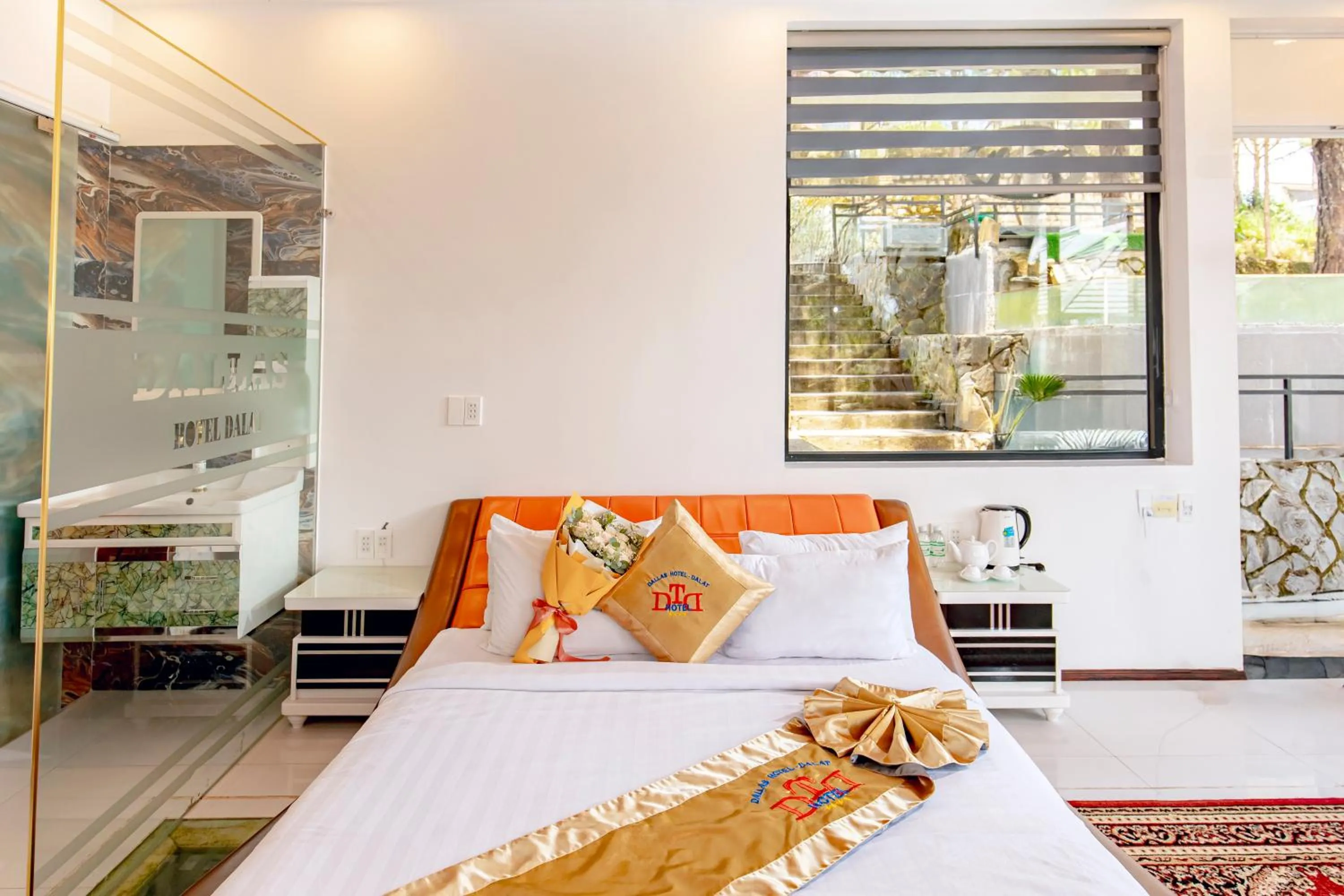 Bed in Dallas Hotel Dalat