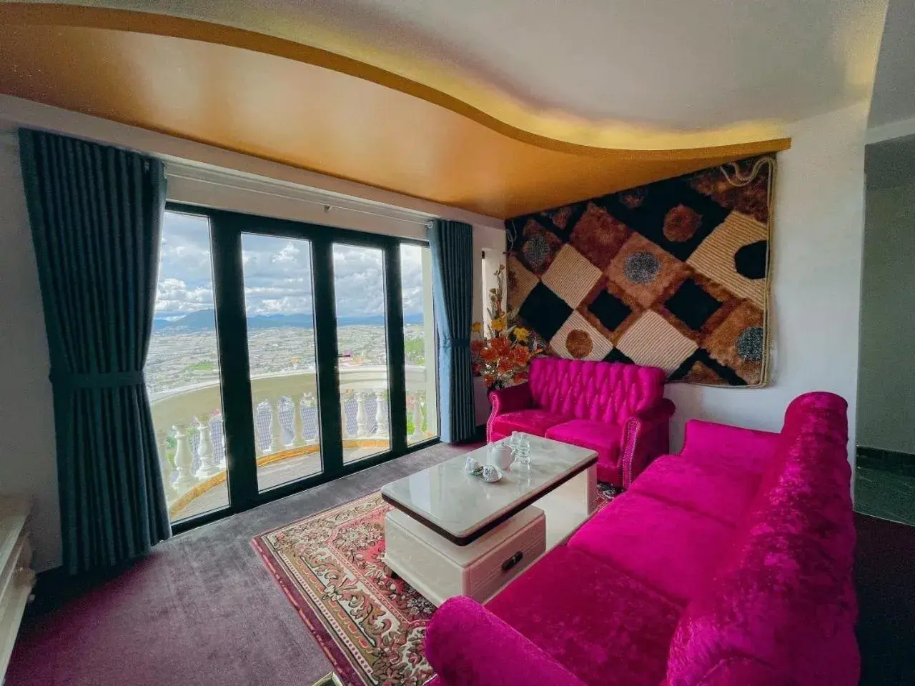 Junior Suite with Balcony in Dallas Hotel Dalat Junior Suite with Balcony in Dallas Hotel Dalat