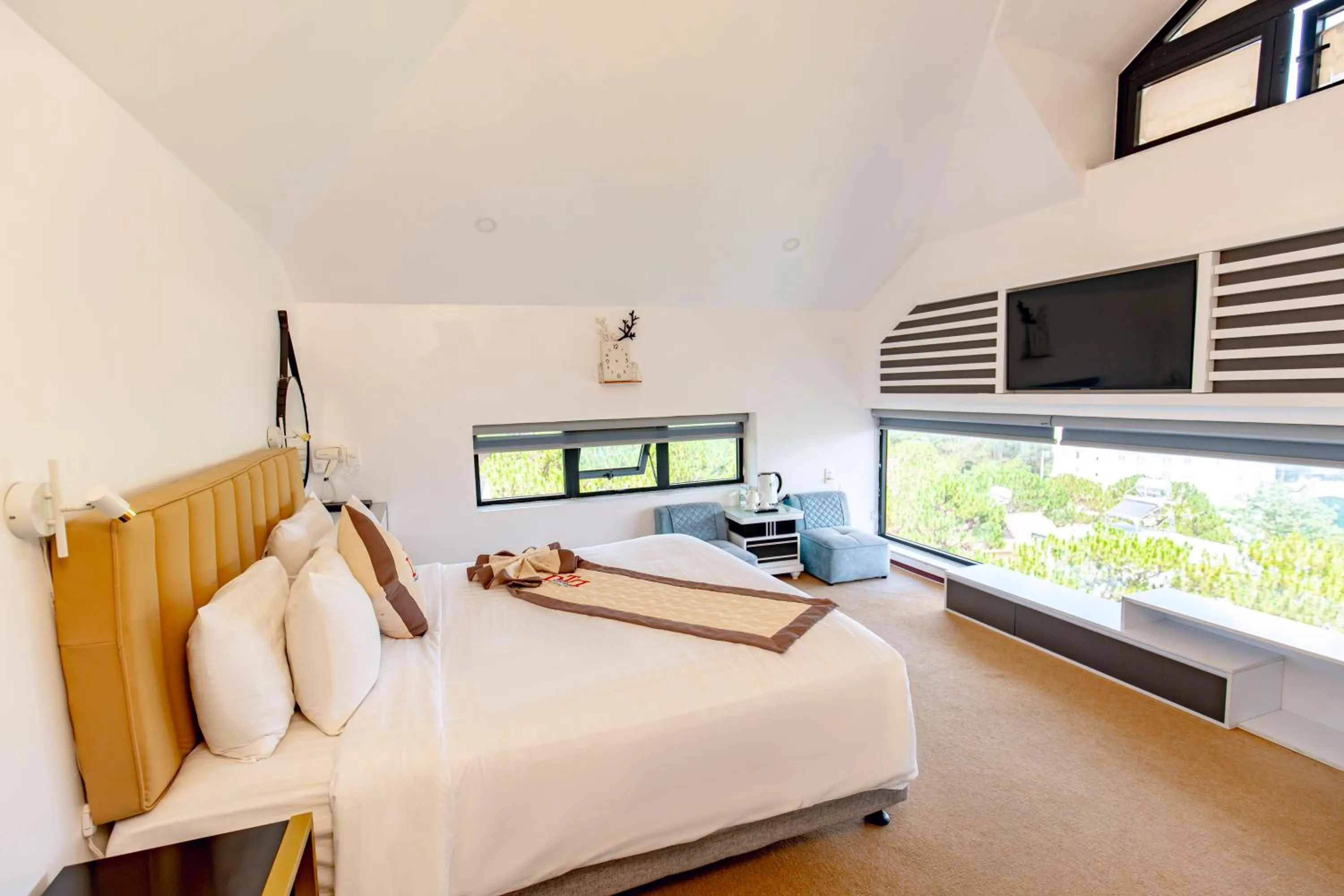 Bed in Dallas Hotel Dalat