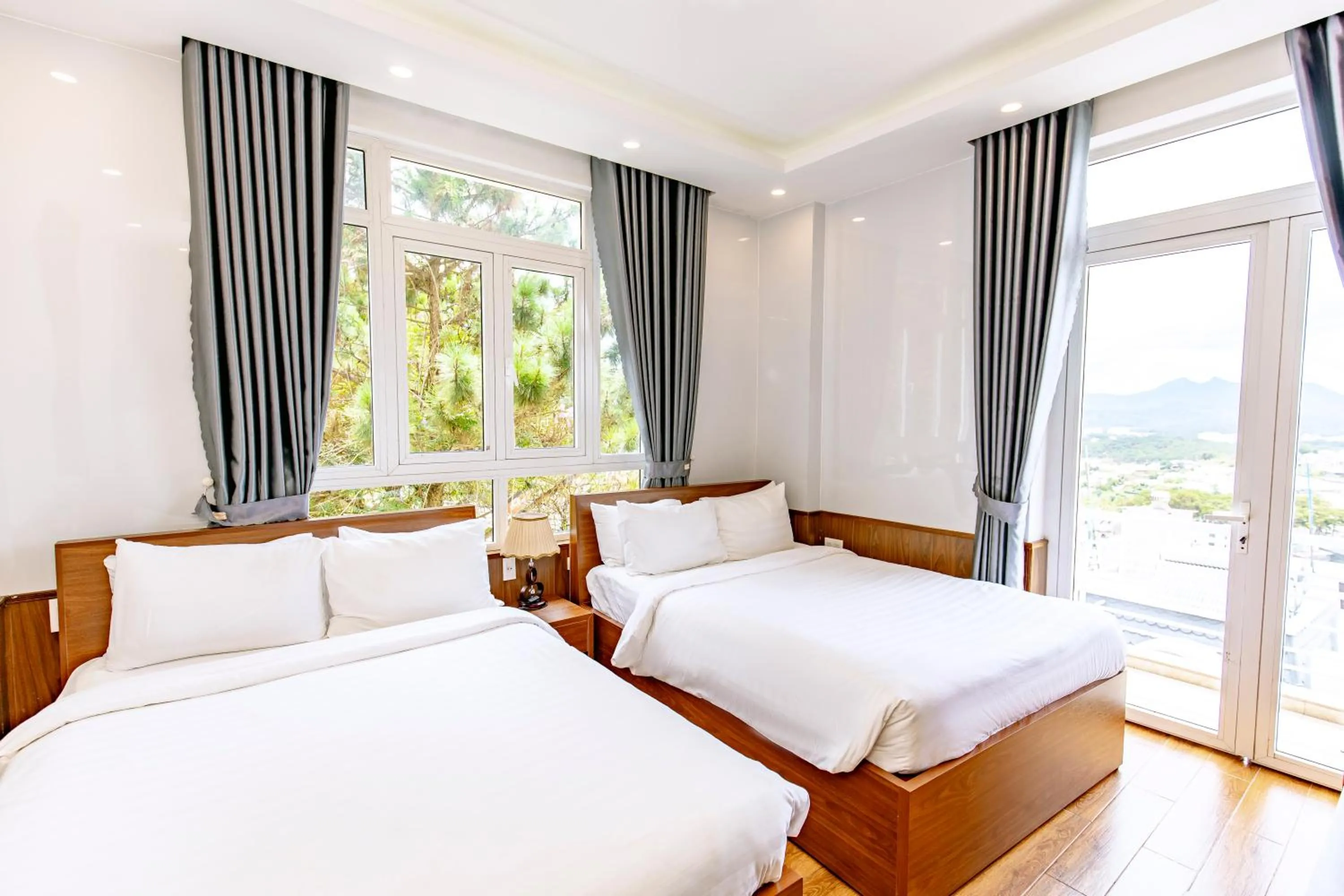 Bed in Dallas Hotel Dalat