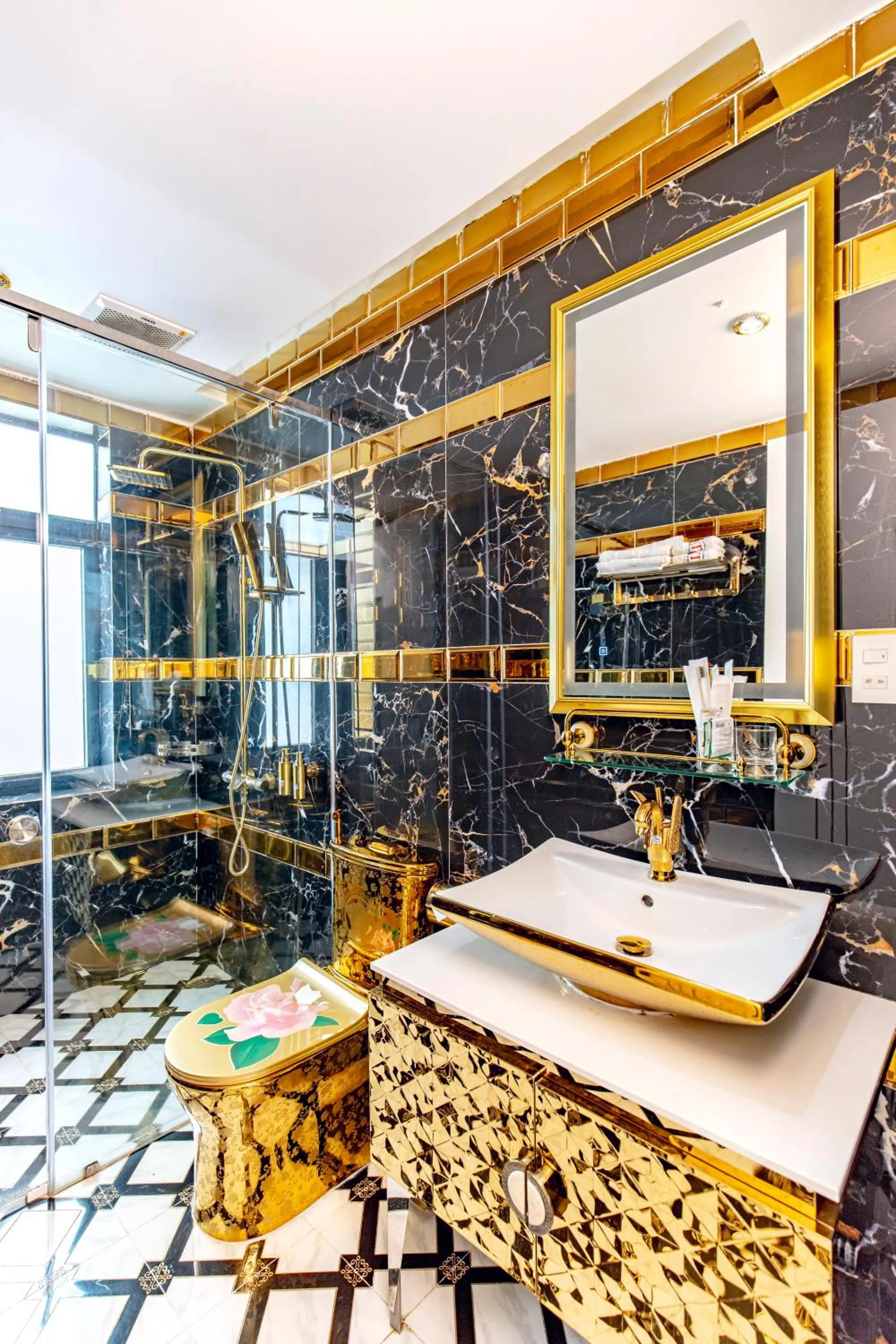 Shower in Dallas Hotel Dalat