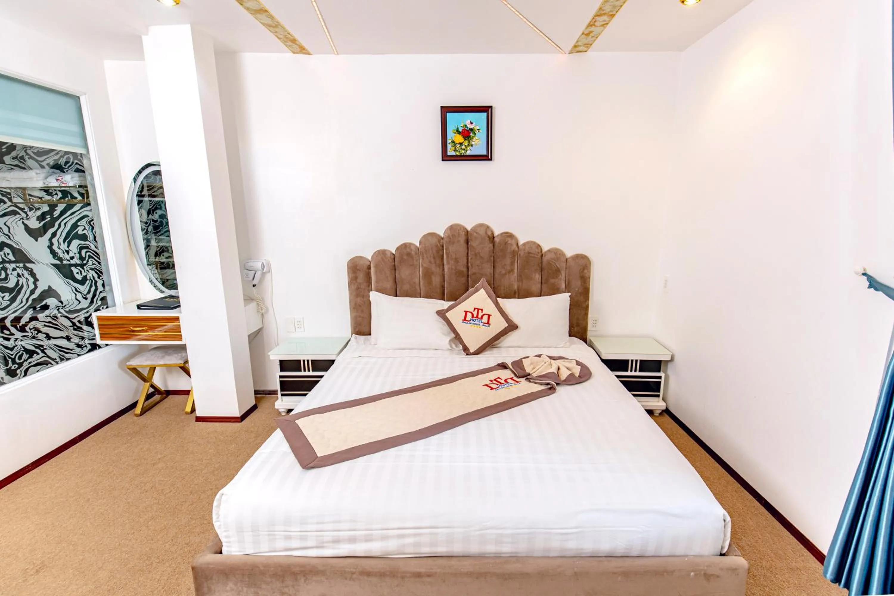 Bed in Dallas Hotel Dalat